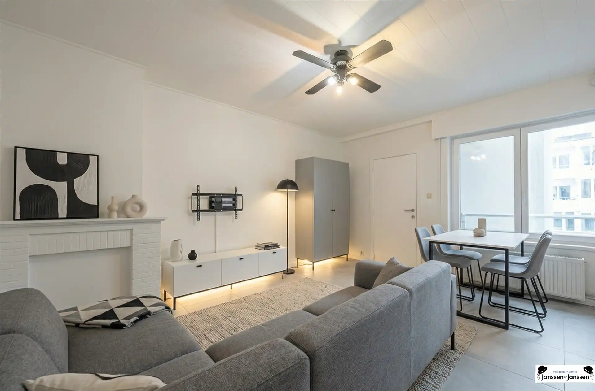 Ruim Instapklaar Appartement op de Zeedijk foto 3