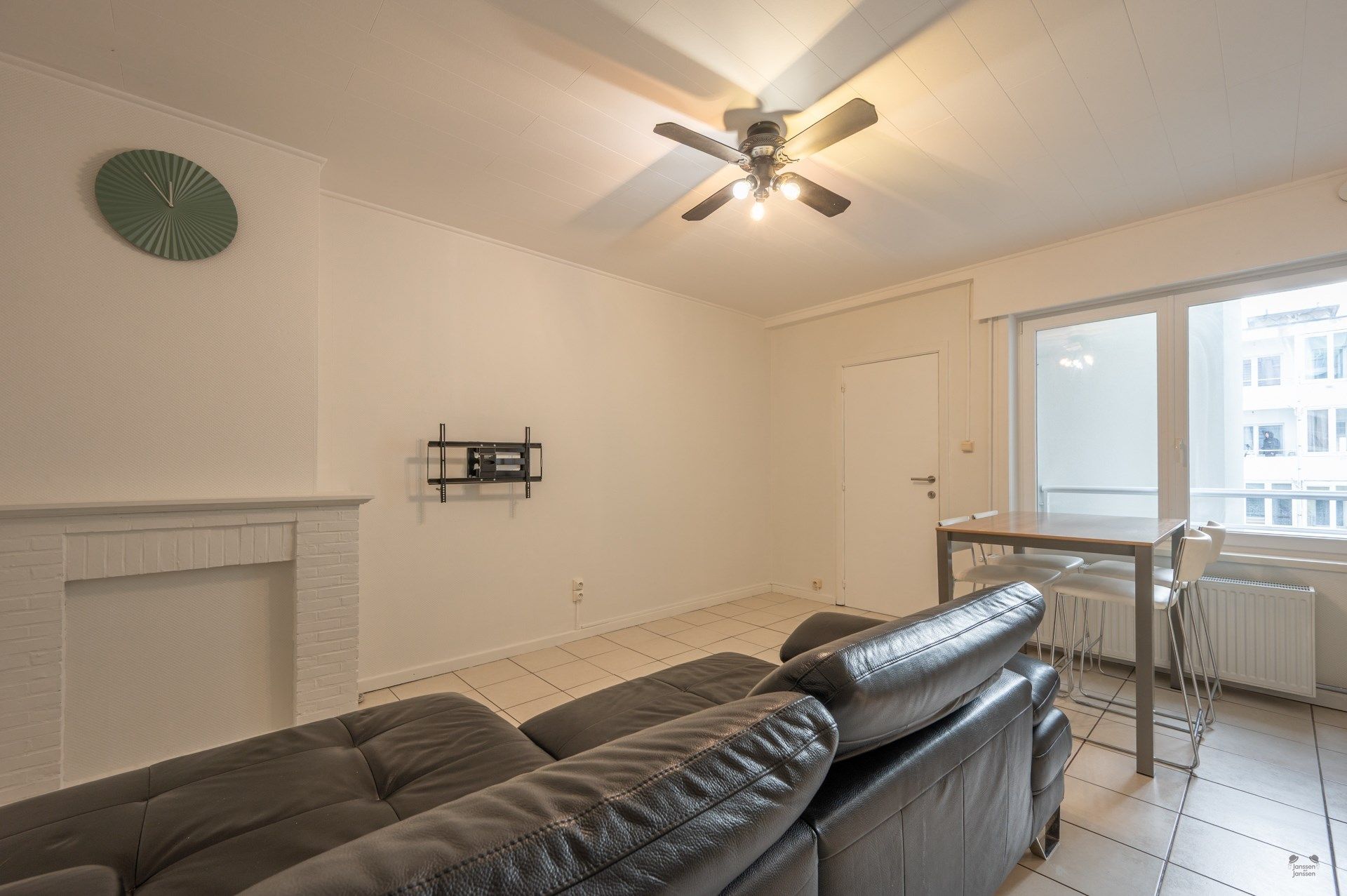 Ruim Instapklaar Appartement op de Zeedijk foto 4