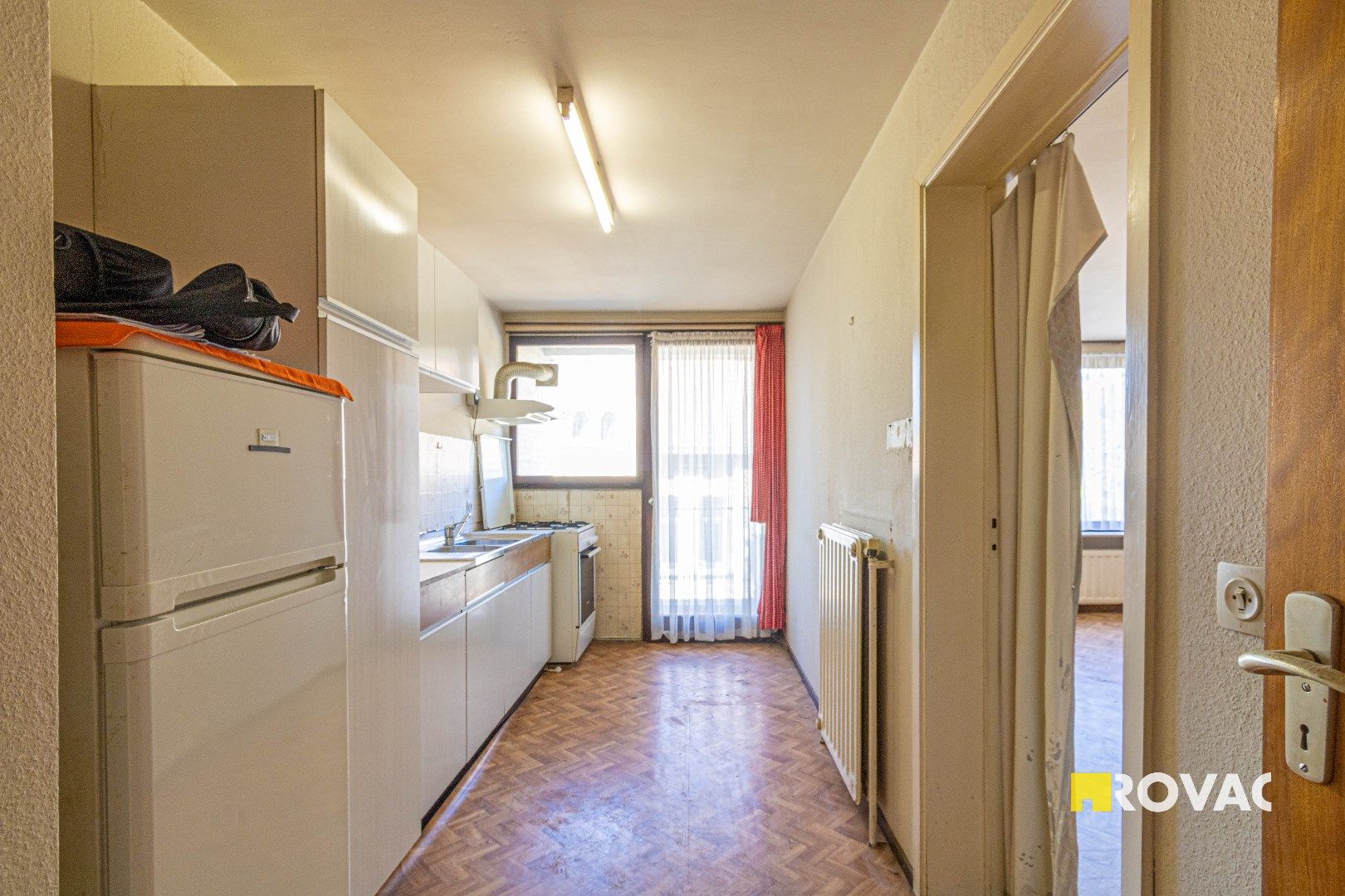 Op te frissen appartement met staanplaats en berging foto 4