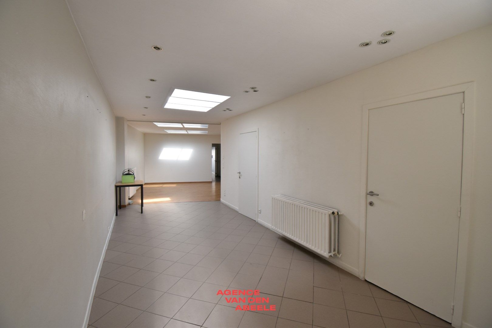 Commercieel gelegen woning met 4 slaapkamers en tuin foto 11