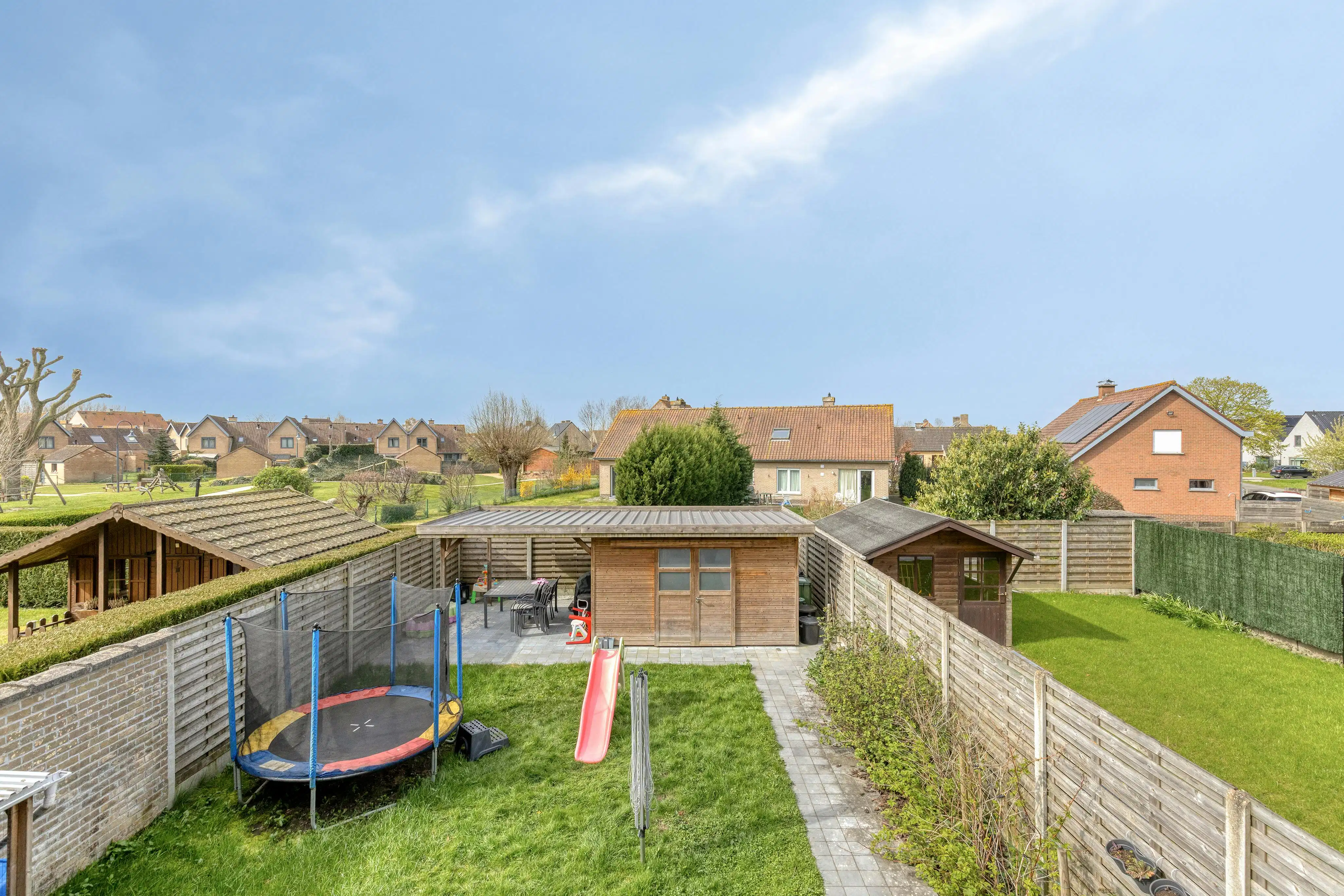 Gerenoveerde woning met 4 slaapkamers, tuin en garage. foto 21