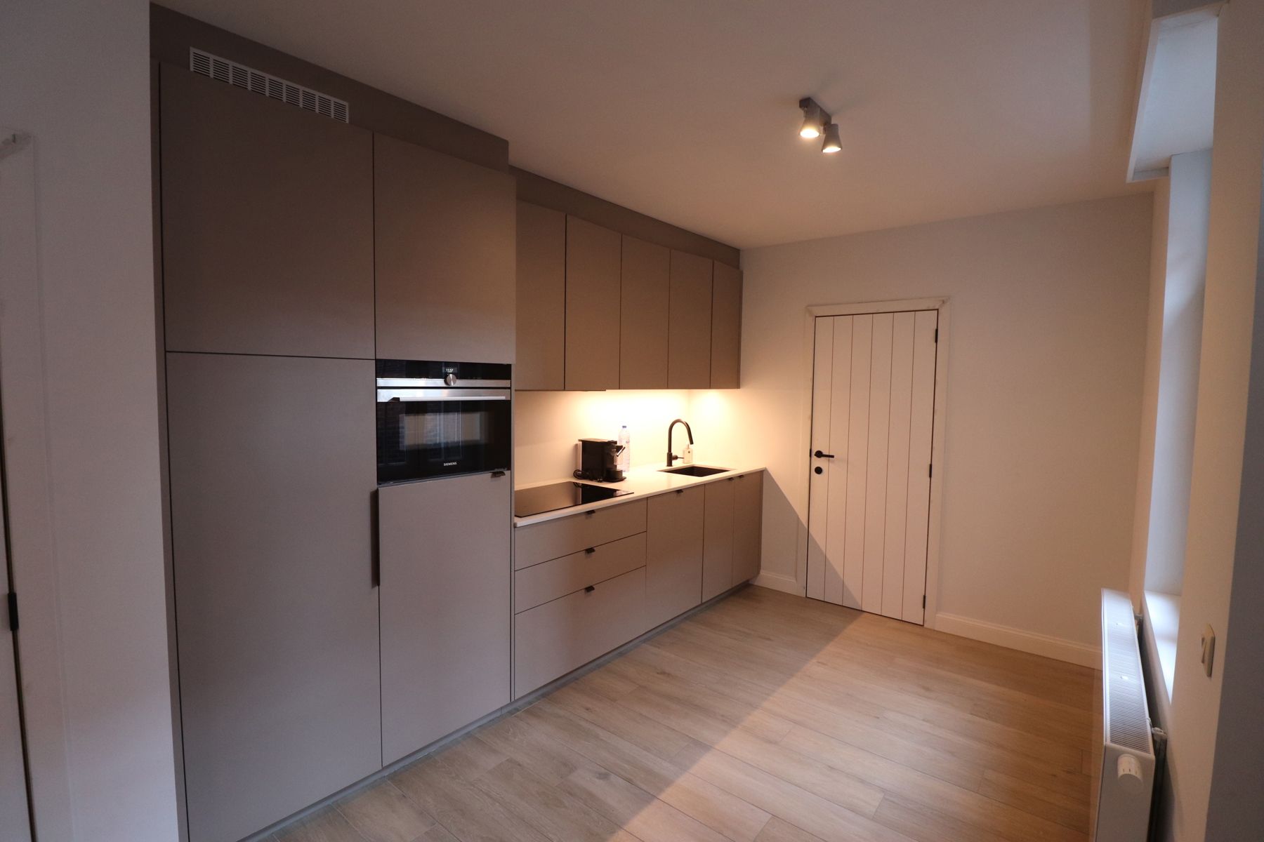 Een gerenoveerde woning met 3 slaapkamers en tuin.  foto 4