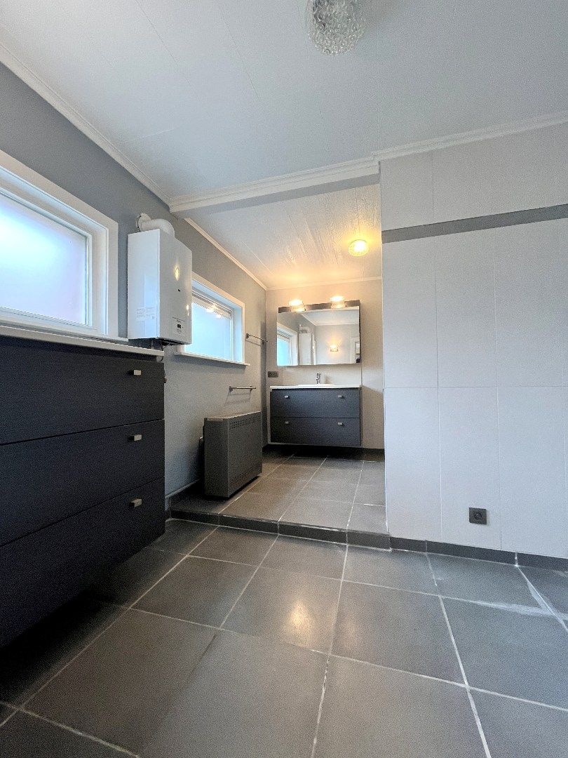 Halfopen 4-slpkr woning met tuin & garage foto 19