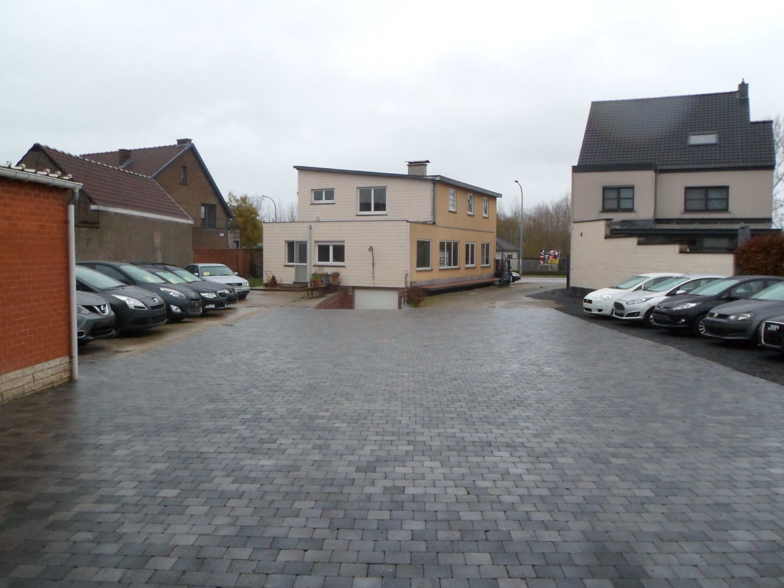 ACTIEVE AUTOGARAGE EN WOONHUIS foto 8