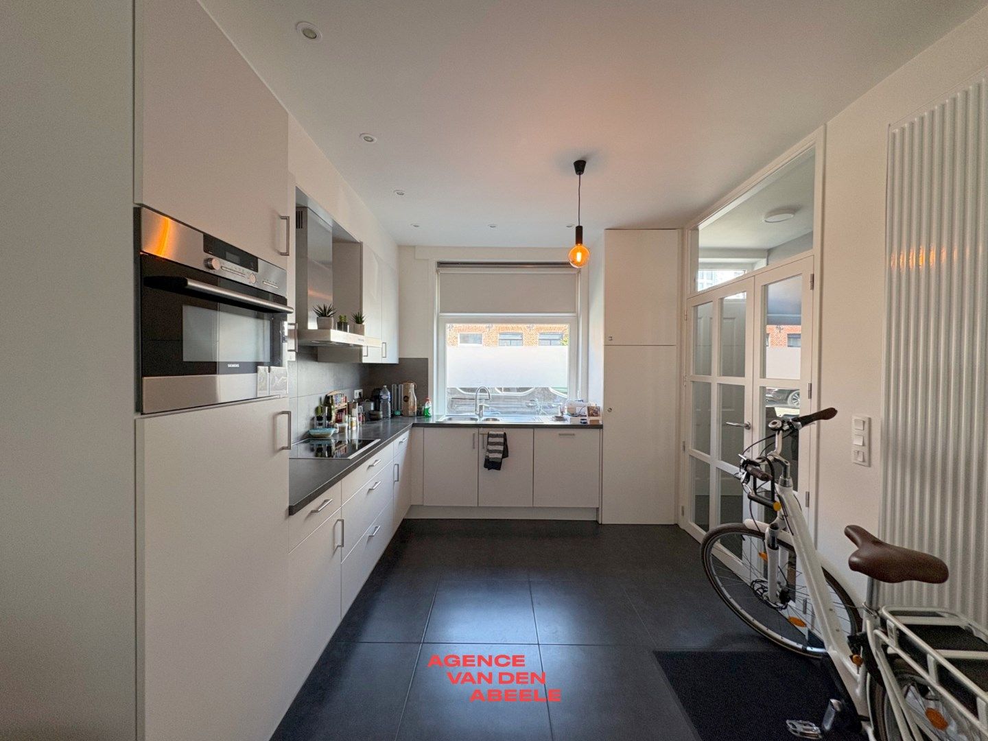 Vernieuwde rijwoning met zonnige terrassen foto 5