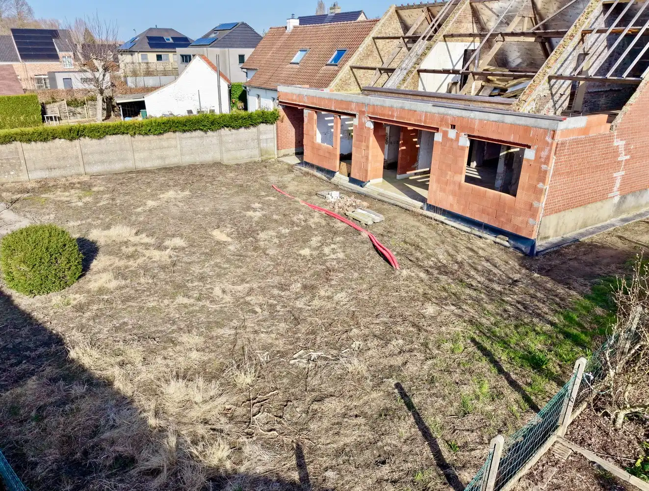 Ruim perceel grond op een rustige ligging! foto 3