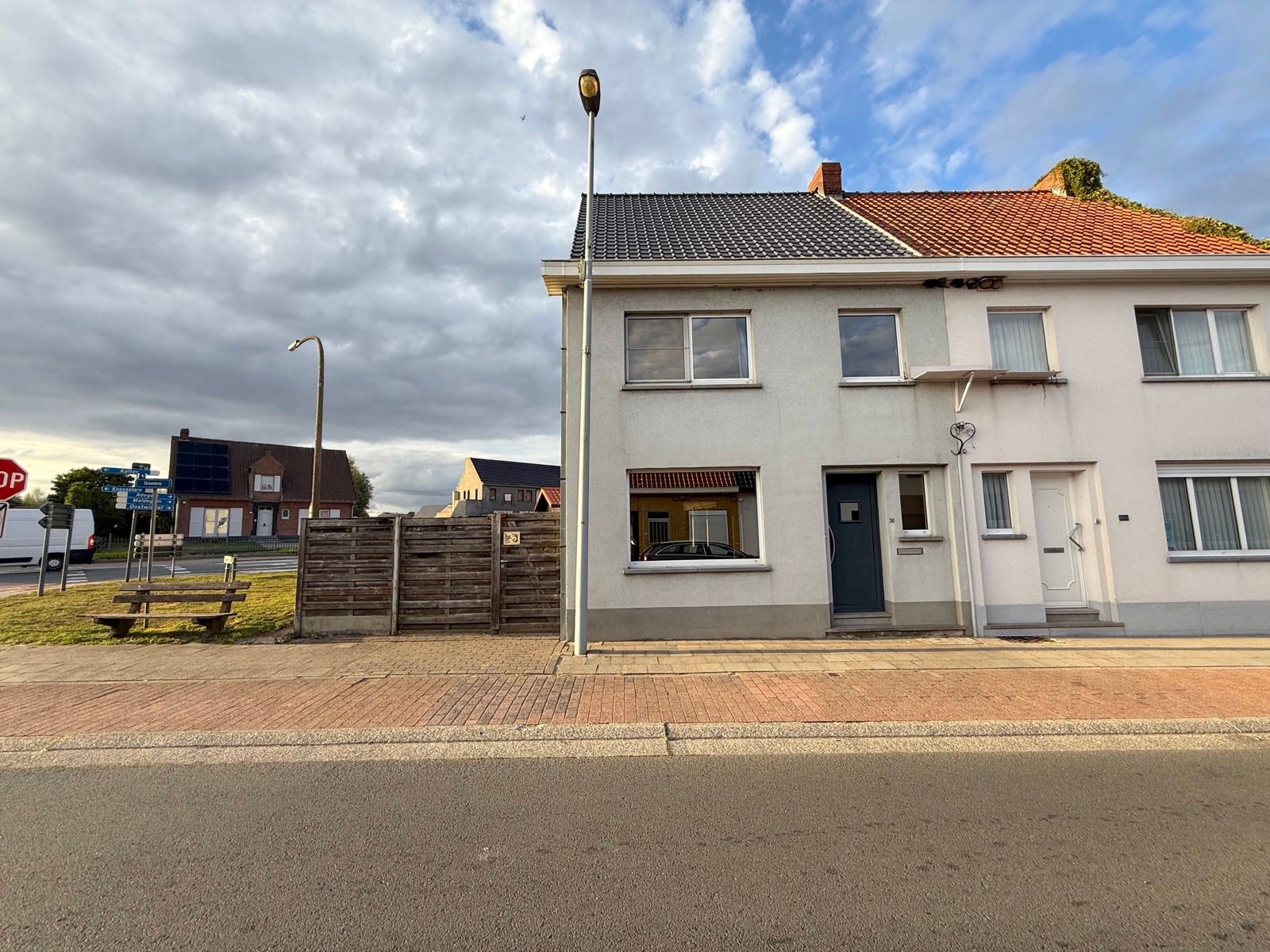 Half open woning met 4 slaapkamers, tuin en garage foto 33