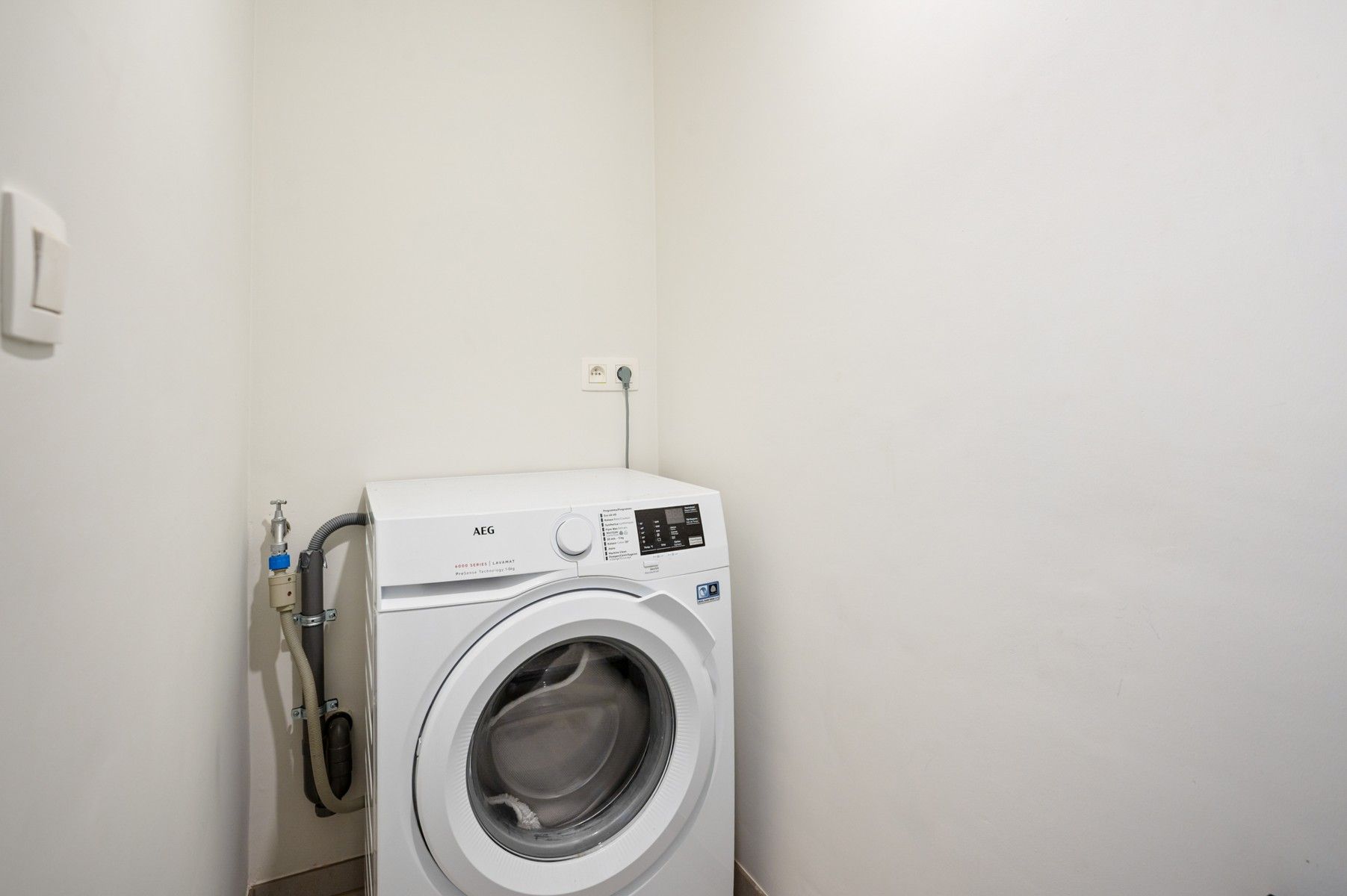 Instapklaar en energiezuinig gelijkvloers appartement met terras en tuin foto 16