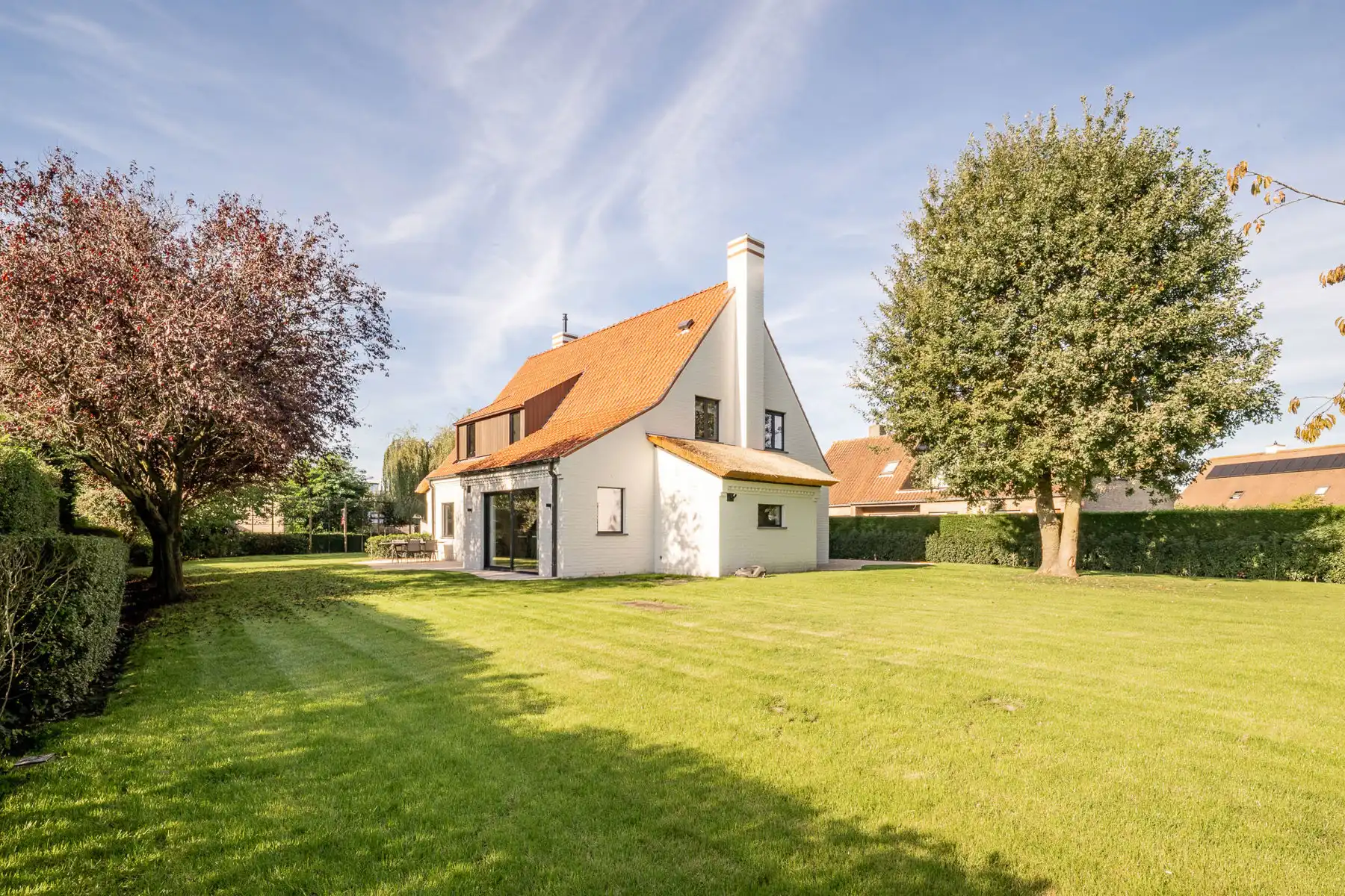 Gerenoveerde villa op royaal perceel nabij centrum Knokke foto {{pictureIndex}}