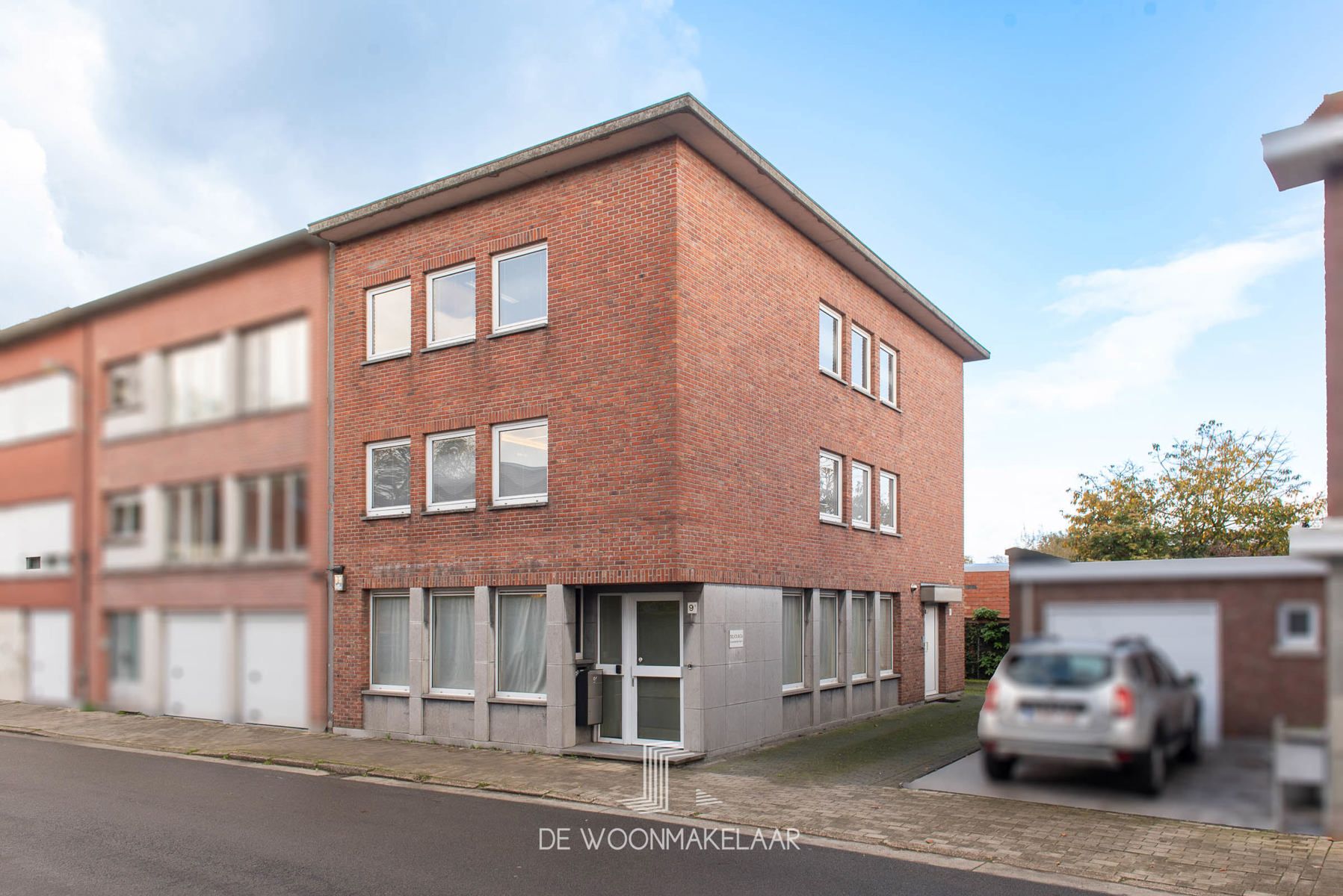 Veelzijdig gebouw centrum Aartselaar met kantoor en appartement foto 2