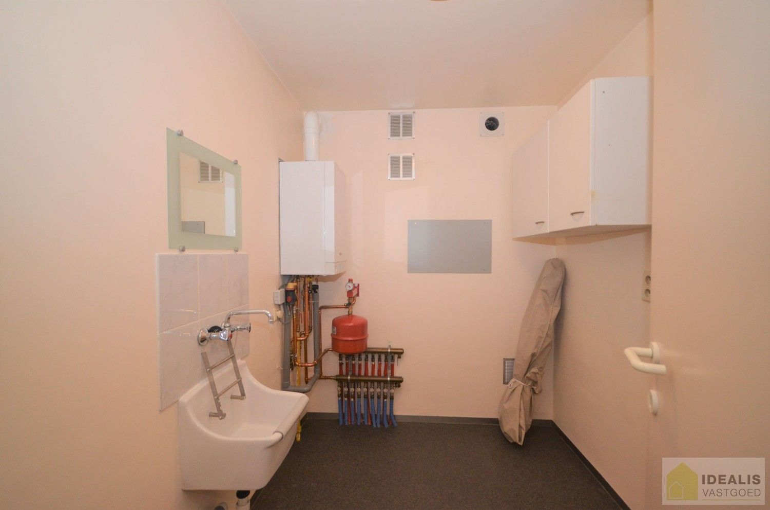 Idealis Vastgoed – Ruim duplexappartement met 4 slaapkamers in Genk op wandelafstand van Houthalen-Oost foto 16