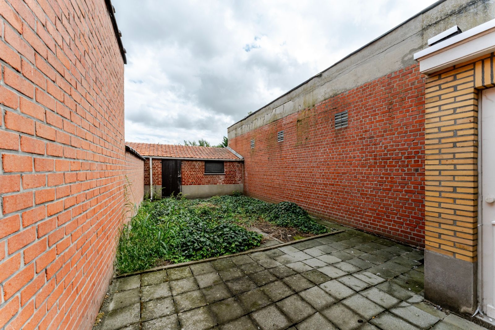 Statige woning met voormalige tandartspraktijk – centrum Ardooie! foto 15