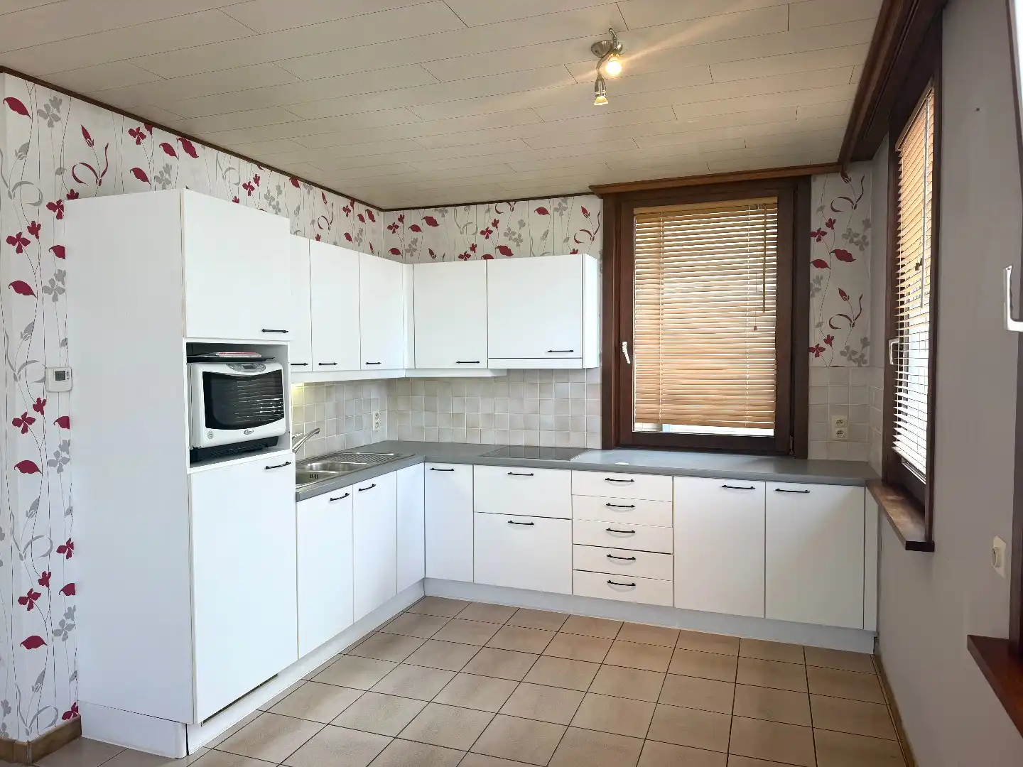 Eenslaapkamer appartement met grote garage te huur te Harelbeke. foto 4