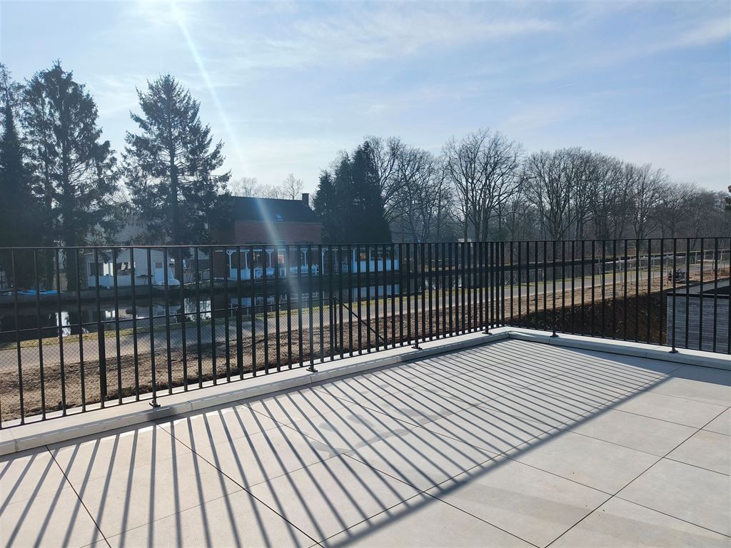 Moderne half-open nieuwbouwwoning met zicht op de Kempische Vaart foto 5