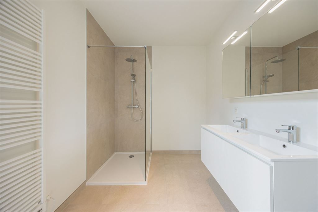 Moderne half-open nieuwbouwwoning met zicht op de Kempische Vaart foto 5