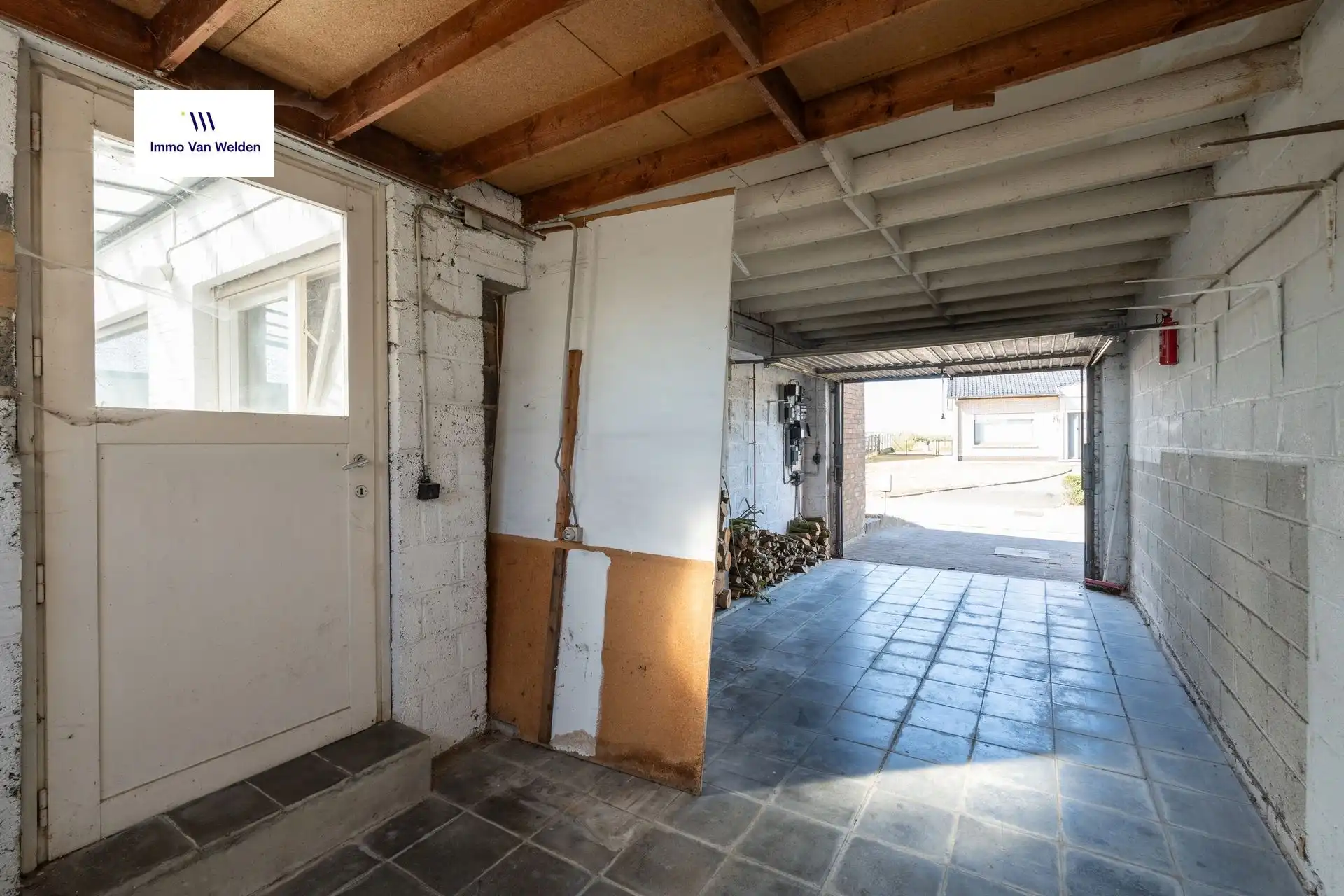 Te renoveren halfopen woning met garage en tuin in landelijke omgeving te Wortegem-Petegem. foto 8