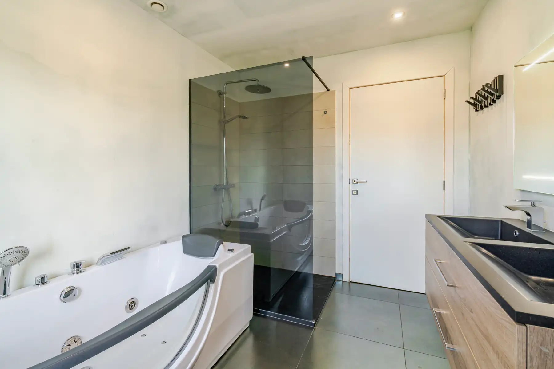 Instapklare woning met 6 slaapkamers en 2 badkamers  foto 14