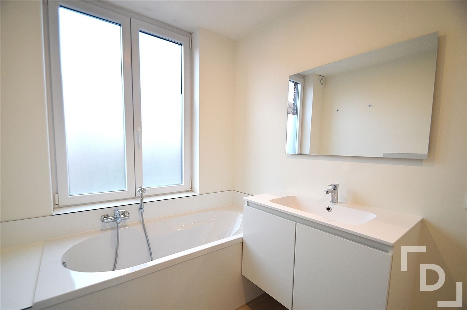 Gerenoveerde woning met terras te huur in Ieper. foto 10