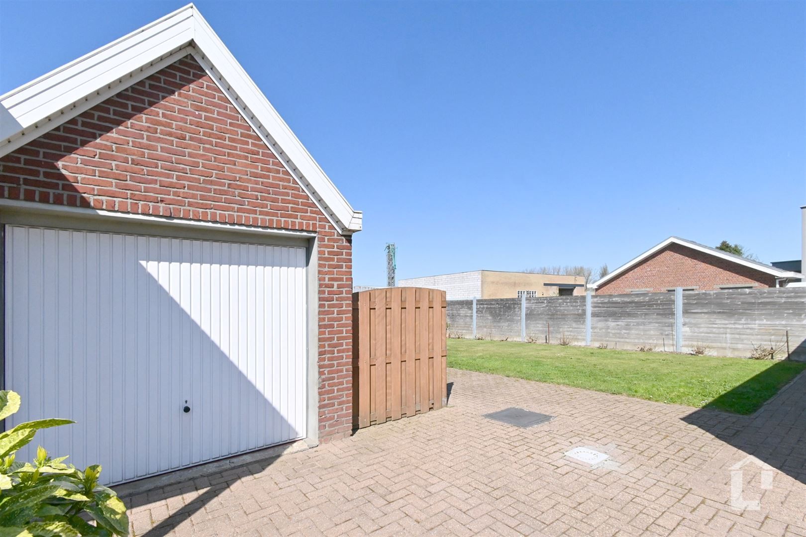 Te renoveren gezinswoning met agrarisch uitzicht en vele mogelijkheden foto 18