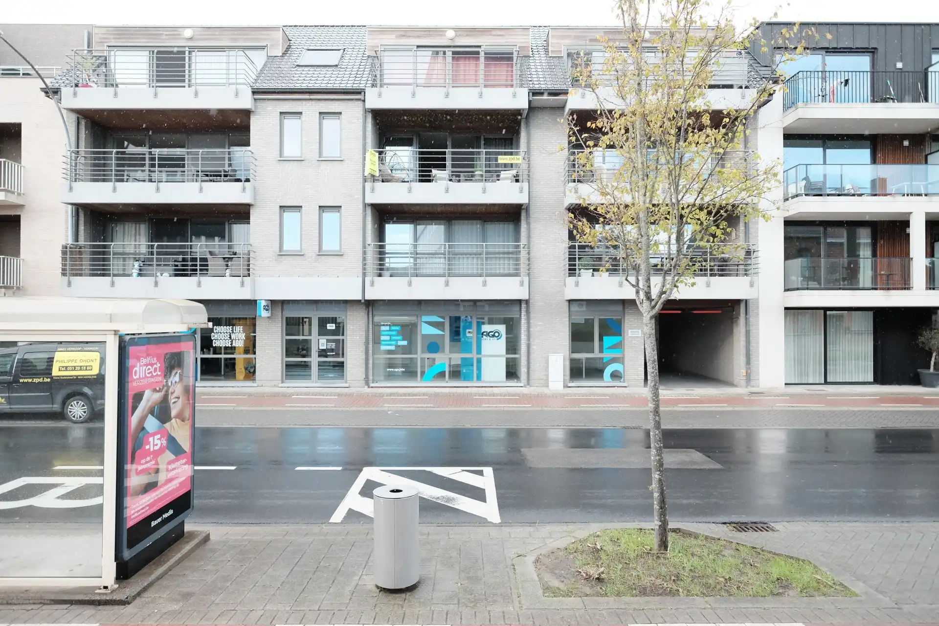 Instapklaar appartement met terras en parkeerplaats – ideale belegging in Izegem foto {{pictureIndex}}