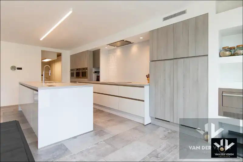 LUXUEUS AFGEWERKT GVL APP MET RIANTE TUIN EN TERRAS foto 12