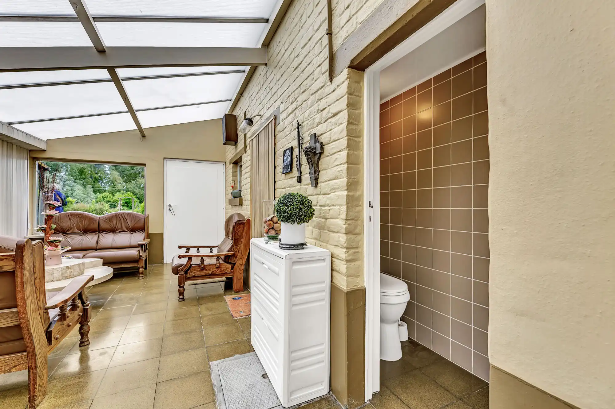 Te renoveren woning met extra entiteit en garage foto 11