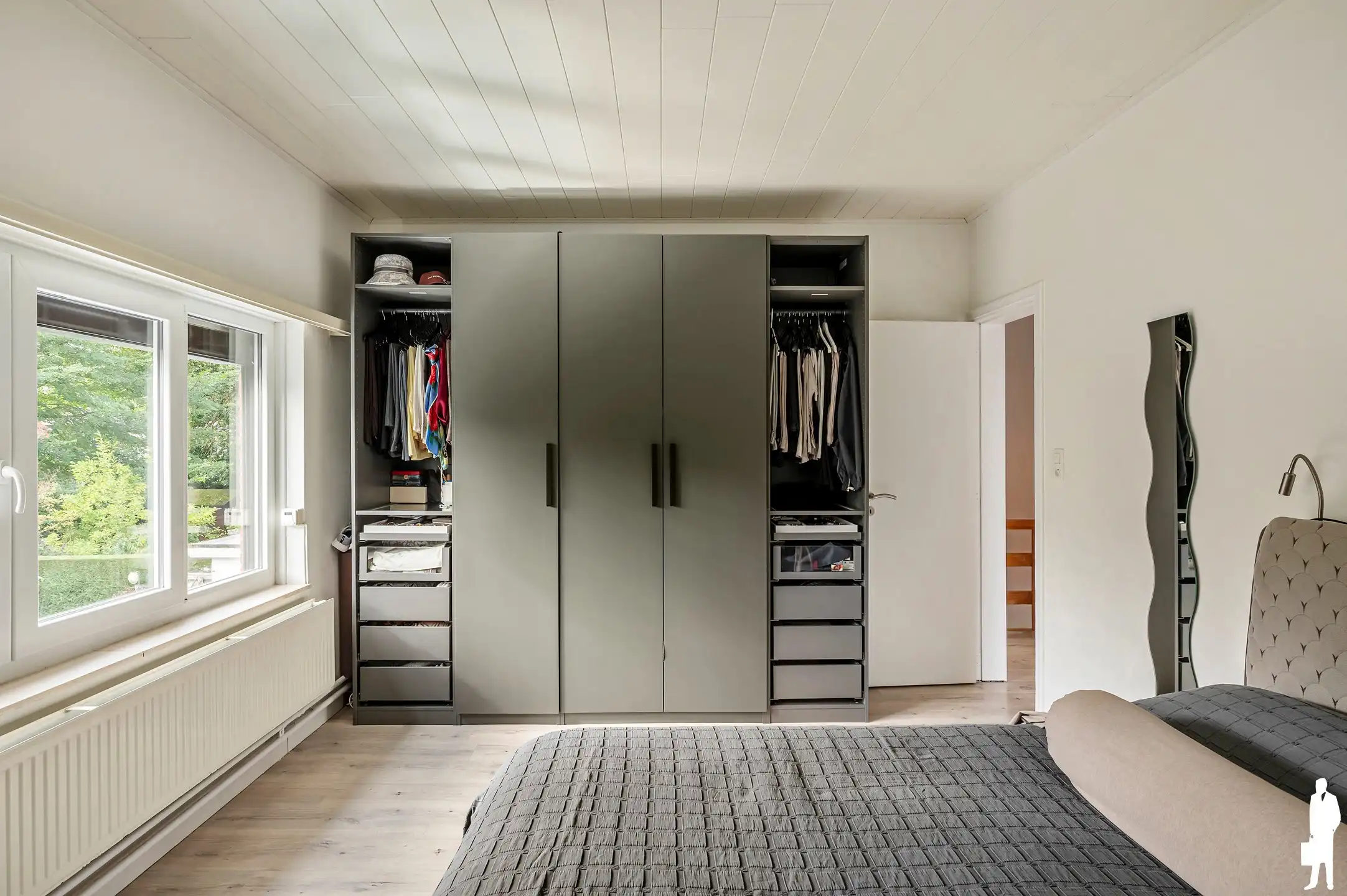 Grondig gerenoveerde gezinswoning met 4 slaapkamers, 2 badkamers en zuid gerichte tuin in het centrum van heide. foto 20