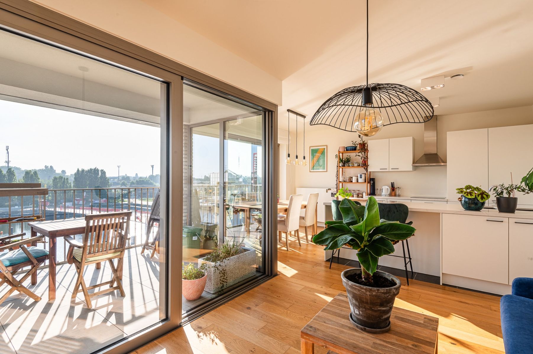 Nieuwbouw 2-slpk app met zicht op het water nabij Oude dokken foto 9