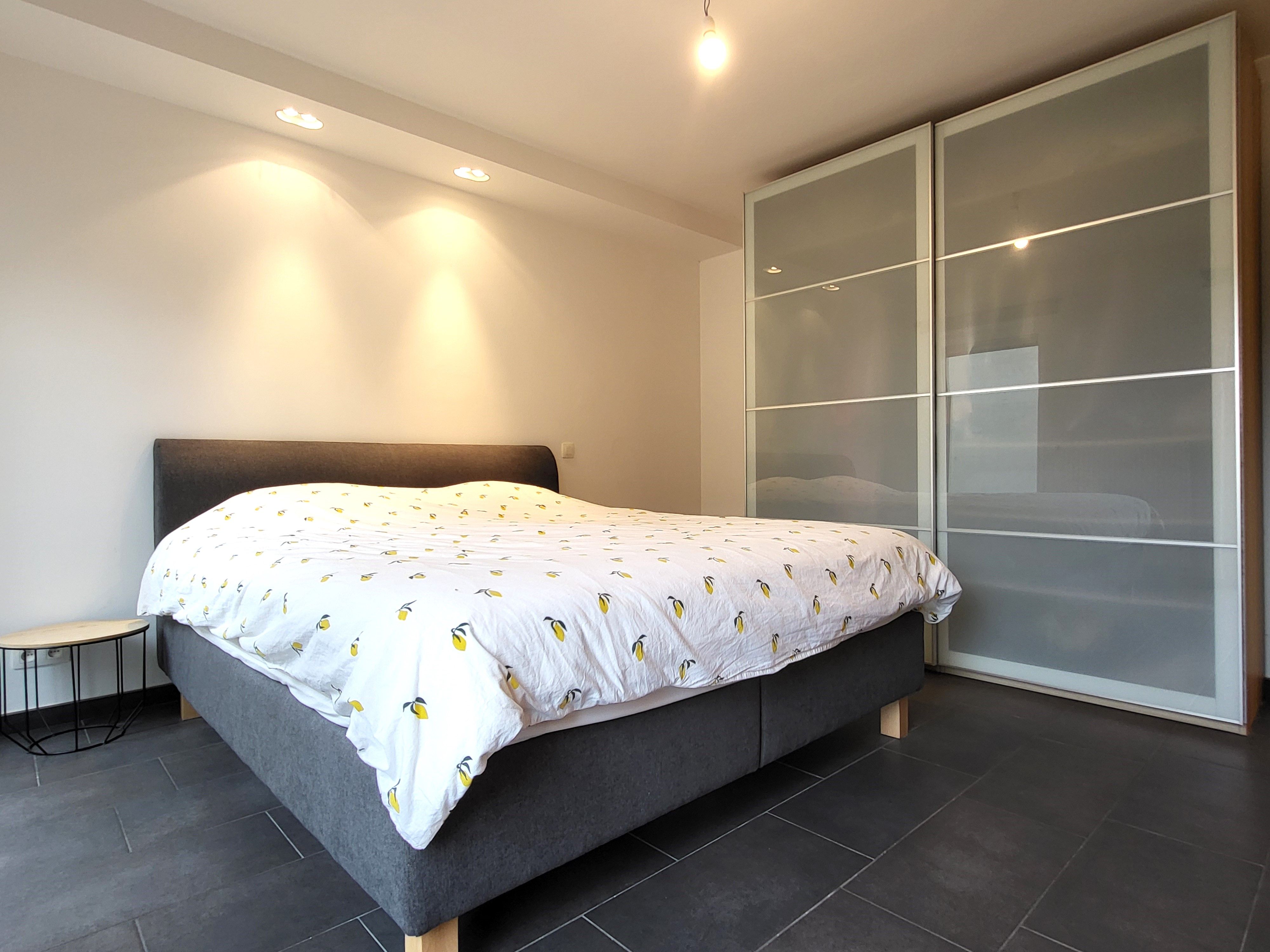 Prachtig gerenoveerde woning in 2015 op 428m² met zonnepanelen, zonnige tuin en 2 garages.  foto 28