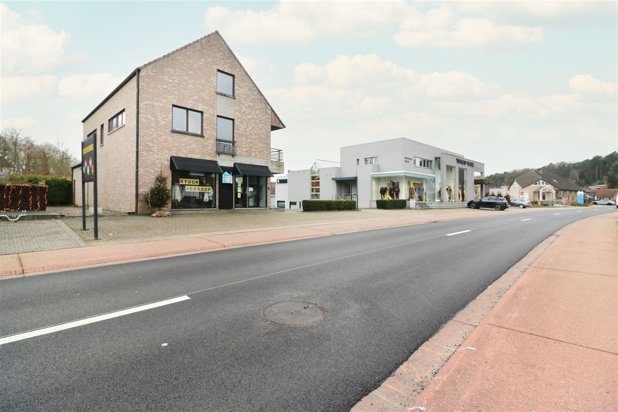 Centraal gelegen appartement met 3 slpk., garage en terras foto 28