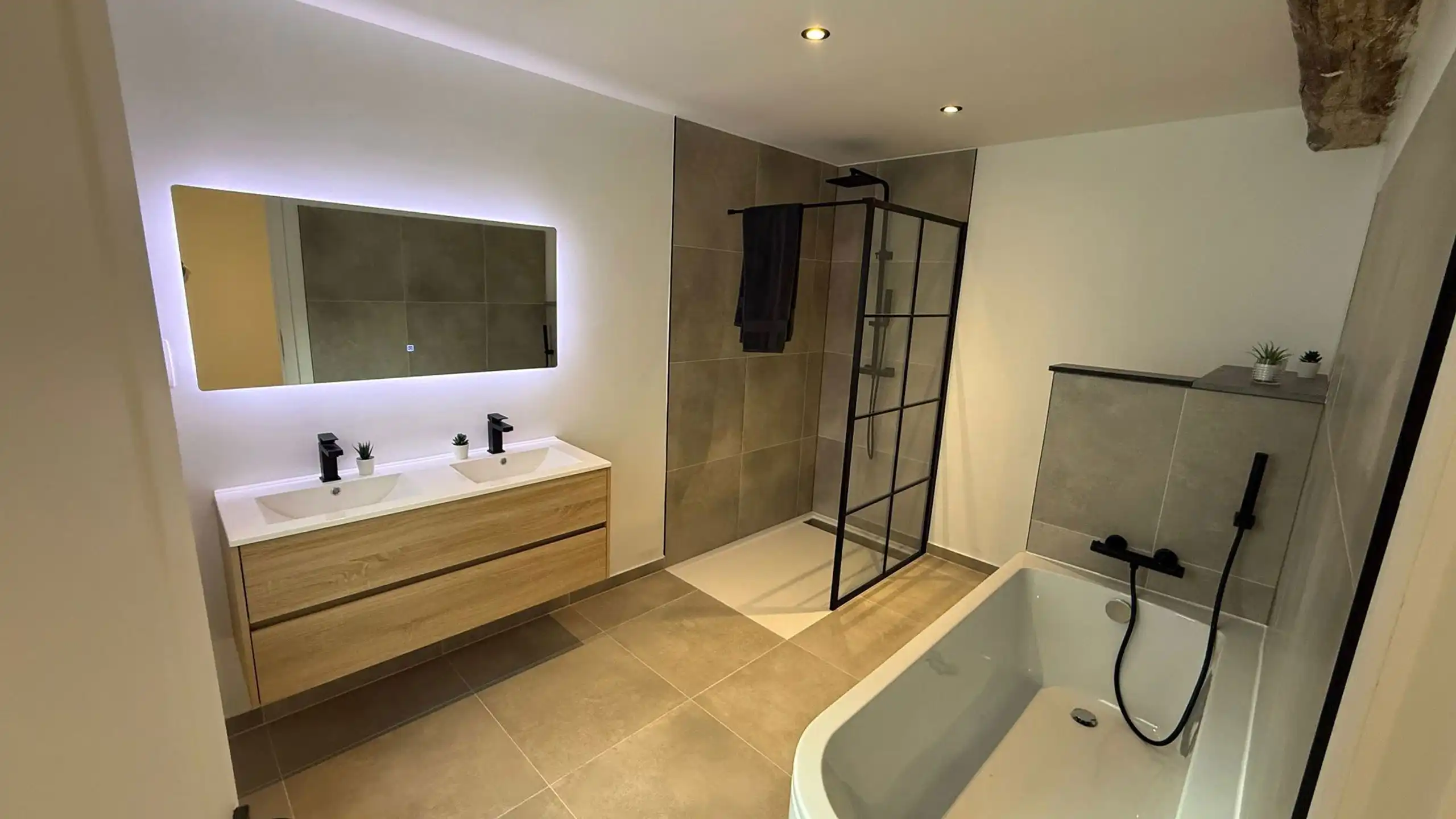 Prachtig gerenoveerde woning (met eventuele handelsruimte) foto 14