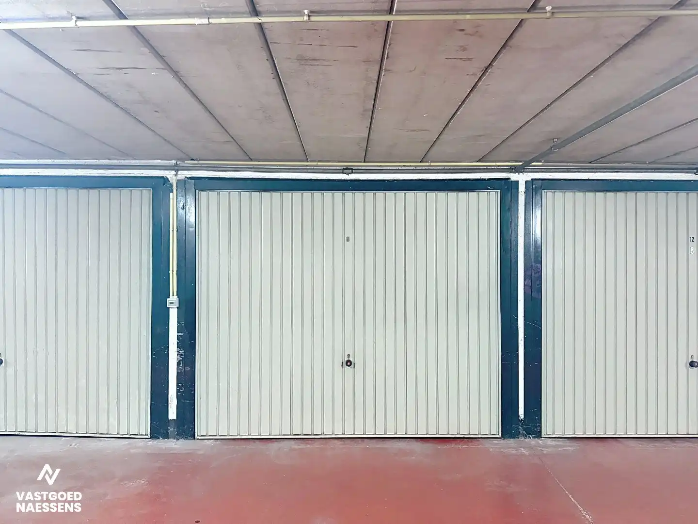 GARAGEBOX VLAKBIJ ZEEDIJK  foto {{pictureIndex}}