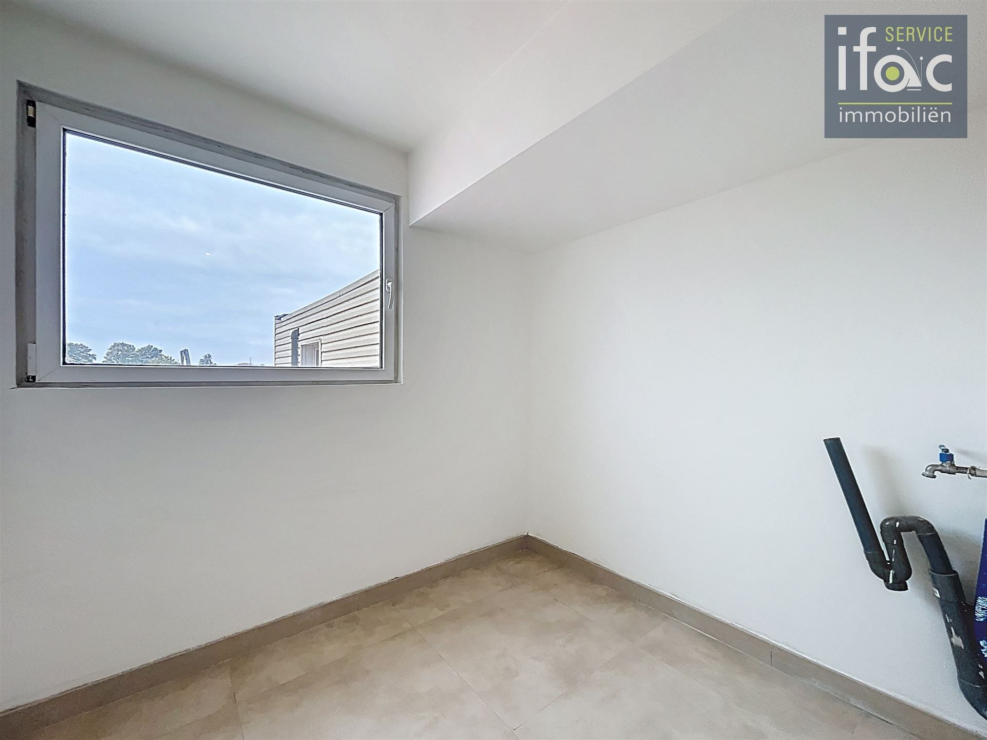 Aangename volledig gerenoveerde 1-slaapkamer duplex + bureau foto 7