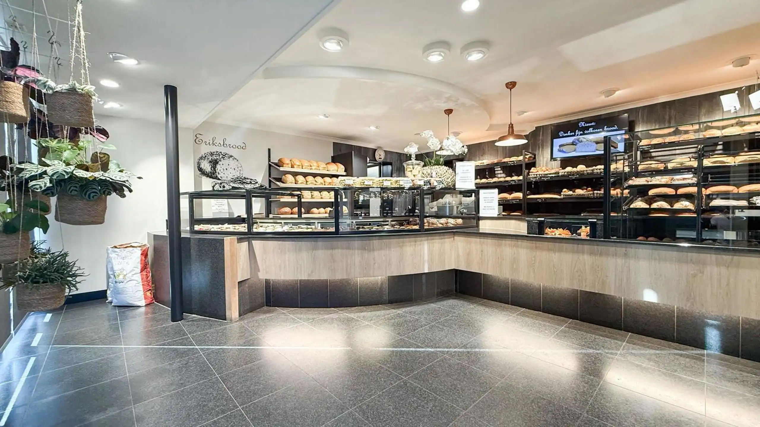 Instapklare bakkerij met woonst in het centrum van Zolder! foto 13