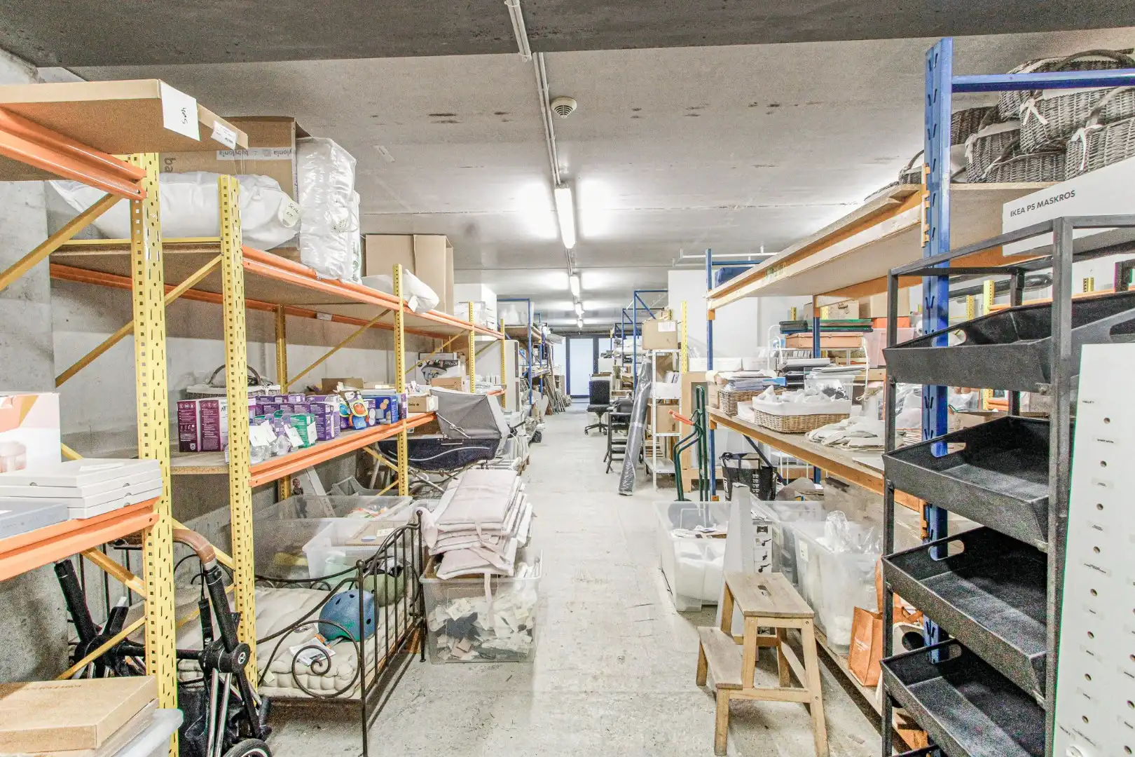 Zeer centraal gelegen handelspand op Lippenslaan 207, 306m² glv plus mezzanine, kelder en garage foto 18