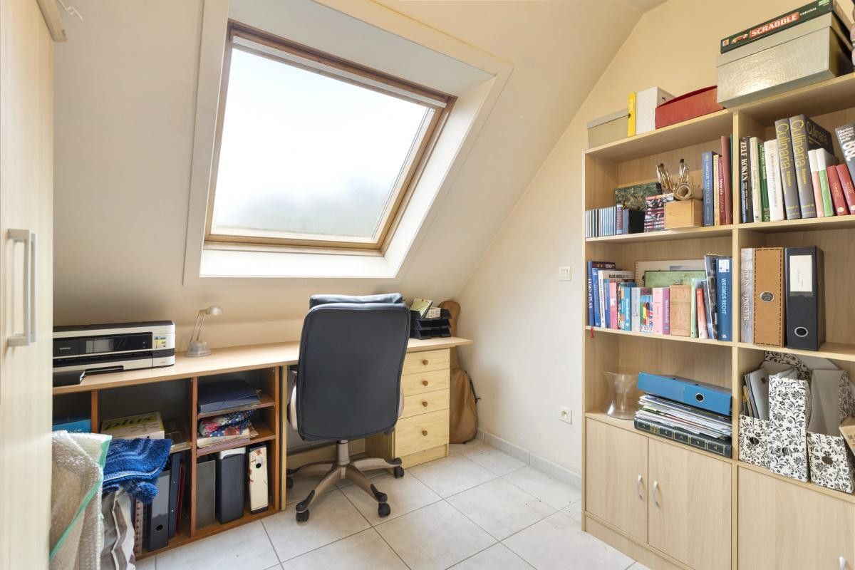 Instapklaar appartement met balkon gelegen in het woonerf 'Hof ter Bloemmolens' - achteraan zicht op de Handzamevaart foto 7