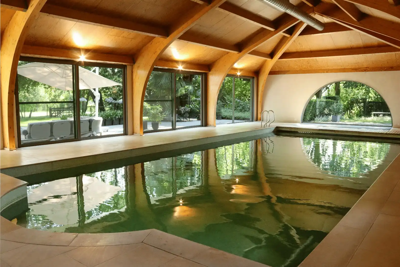 Riante villa met binnenzwembad op een uitzonderlijk domein van 6.426 m² foto 8