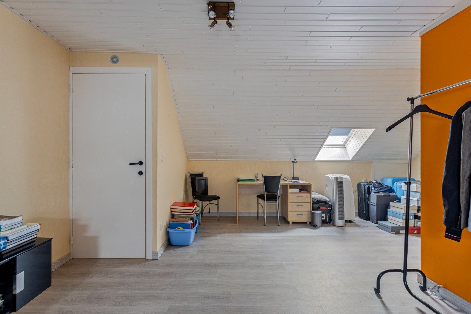 Ruime woning met karakter + appartement + werkplaats en garages te Tongeren-Sluizen foto 11