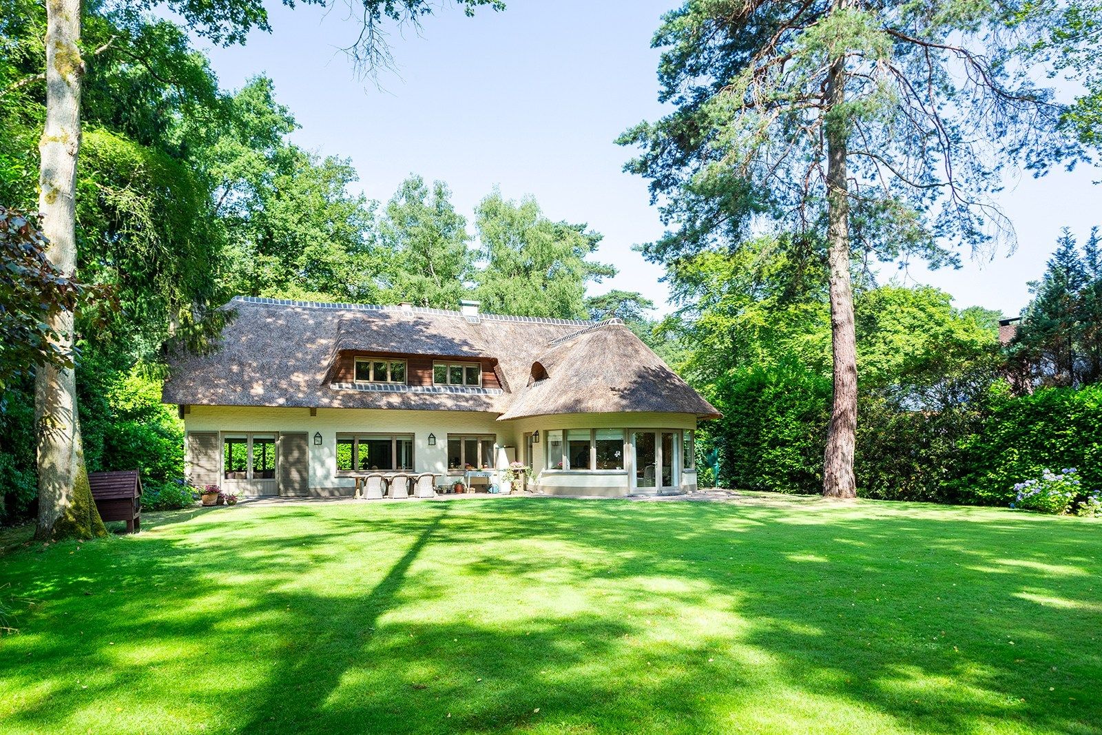 Charmante rietgedekte villa in bosrijke omgeving foto 2