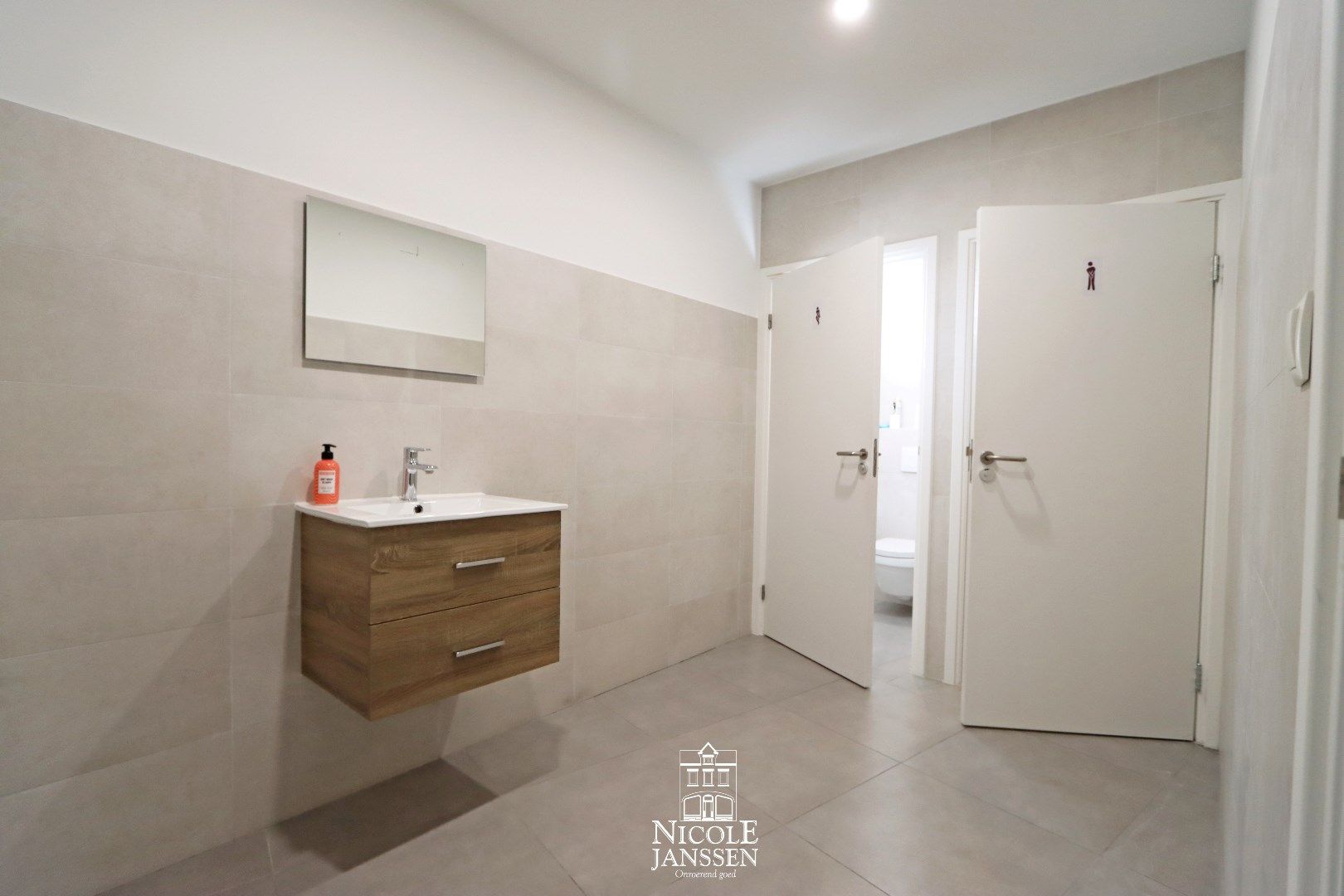 Gelijkvloers handelspand/kantoorruimte  foto 14