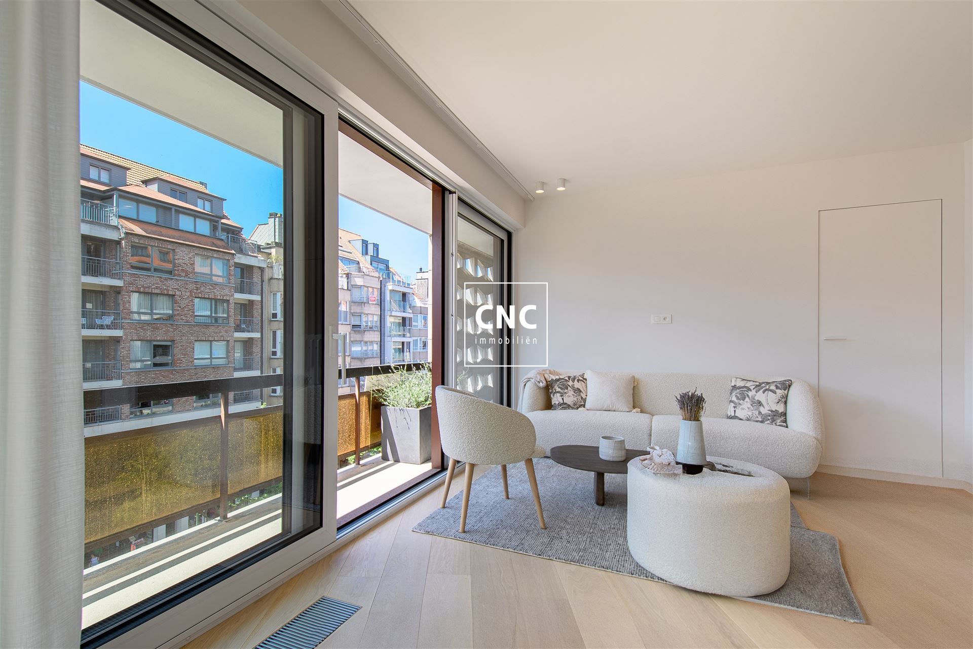 Stijlvol gerenoveerd en zonnig hoekappartement op topligging foto 3