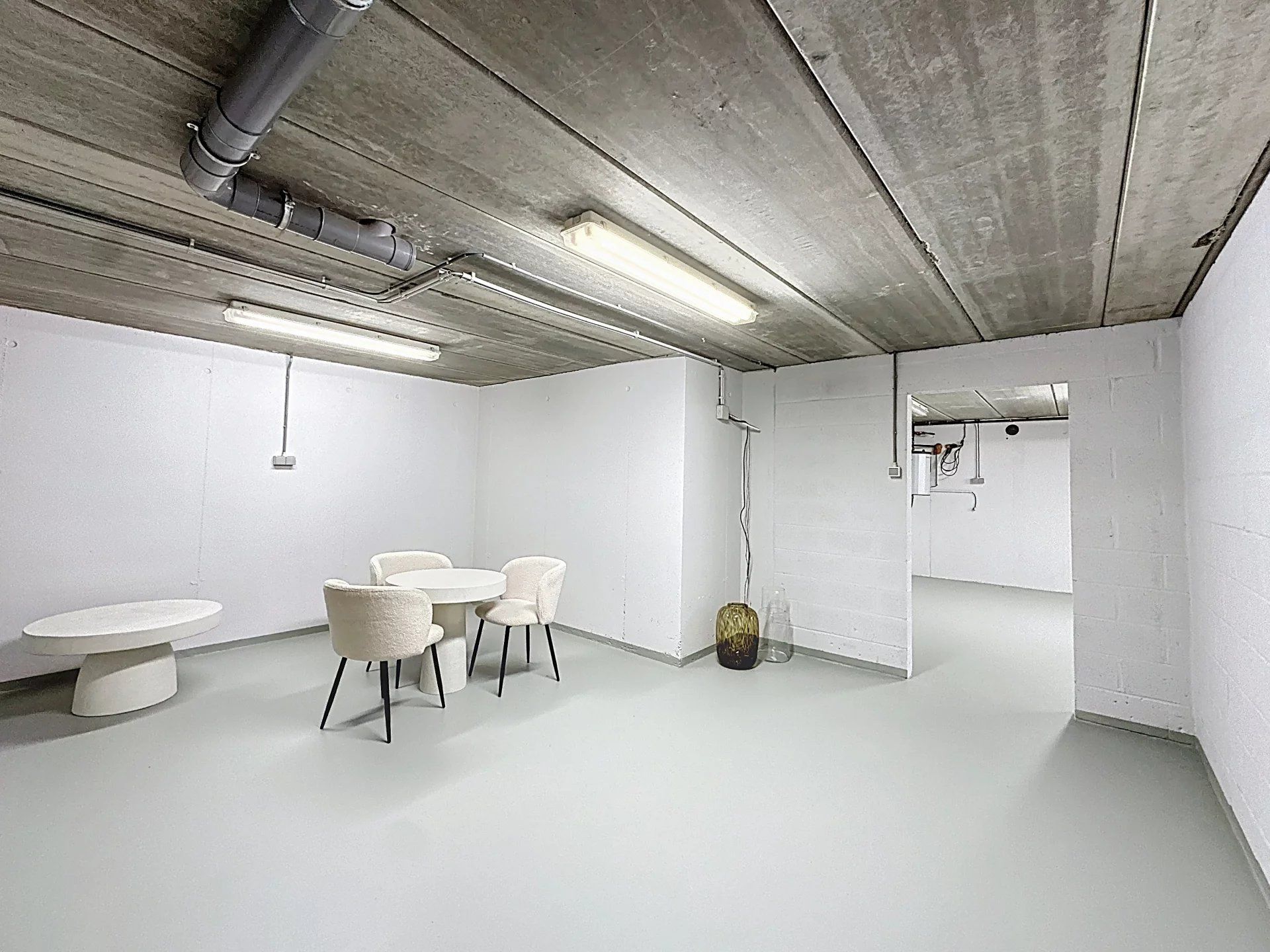 Prachtige landelijke gelegen vrijstaande woning uit 2001, gelegen op een perceel van 16a 43ca. Deze woning biedt comfort, ruimte en privacy met hoogwaardige afwerking en moderne gemakken. foto 38