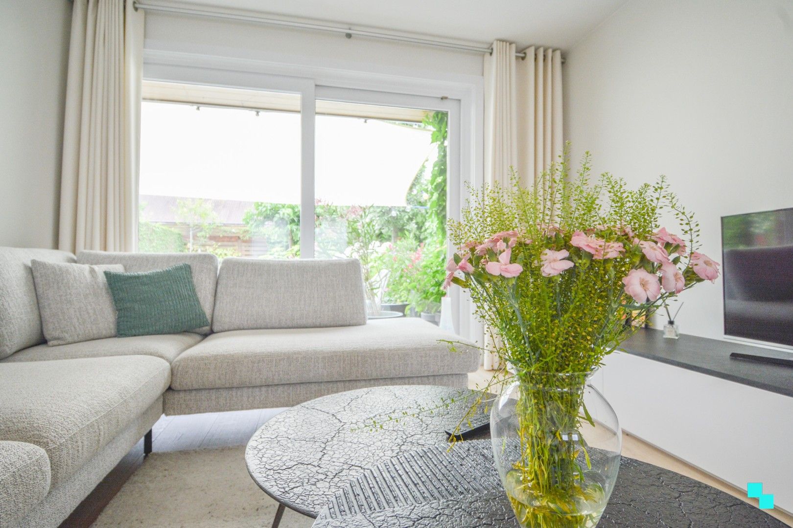 Smaakvol gerenoveerde woning met garage achteraan te Roeselare foto 8
