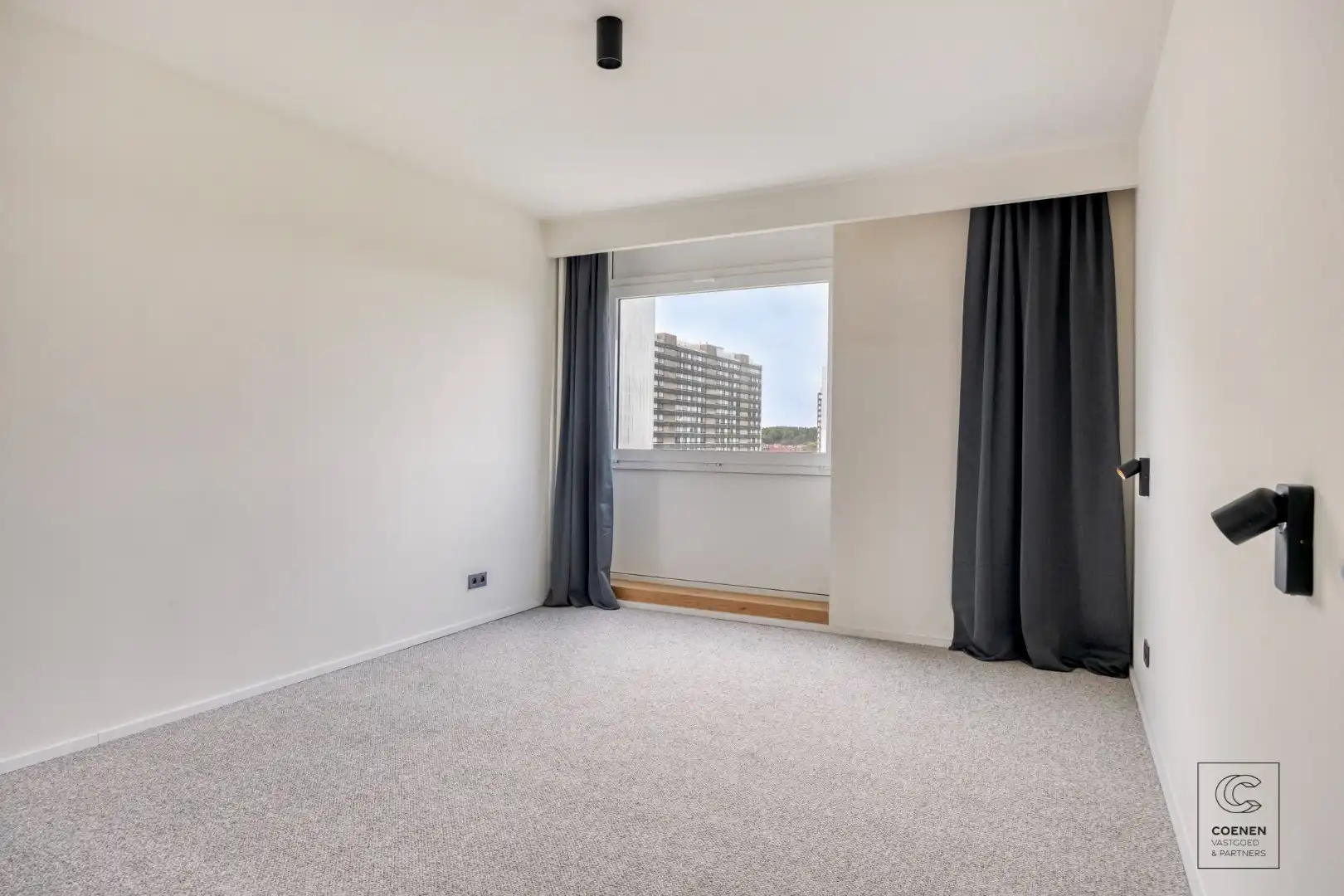 Volledig gerenoveerd appartement op toplocatie te Linkeroever  foto 9