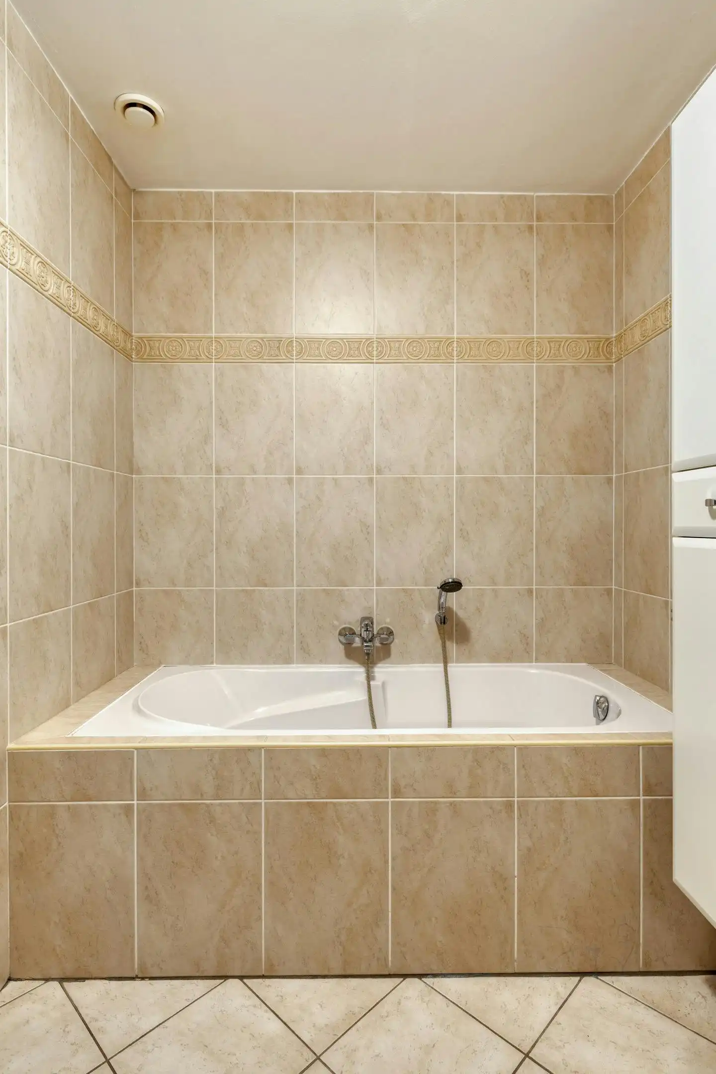 Gelijkvloers appartement met garagebox te koop in Meerle! foto 17