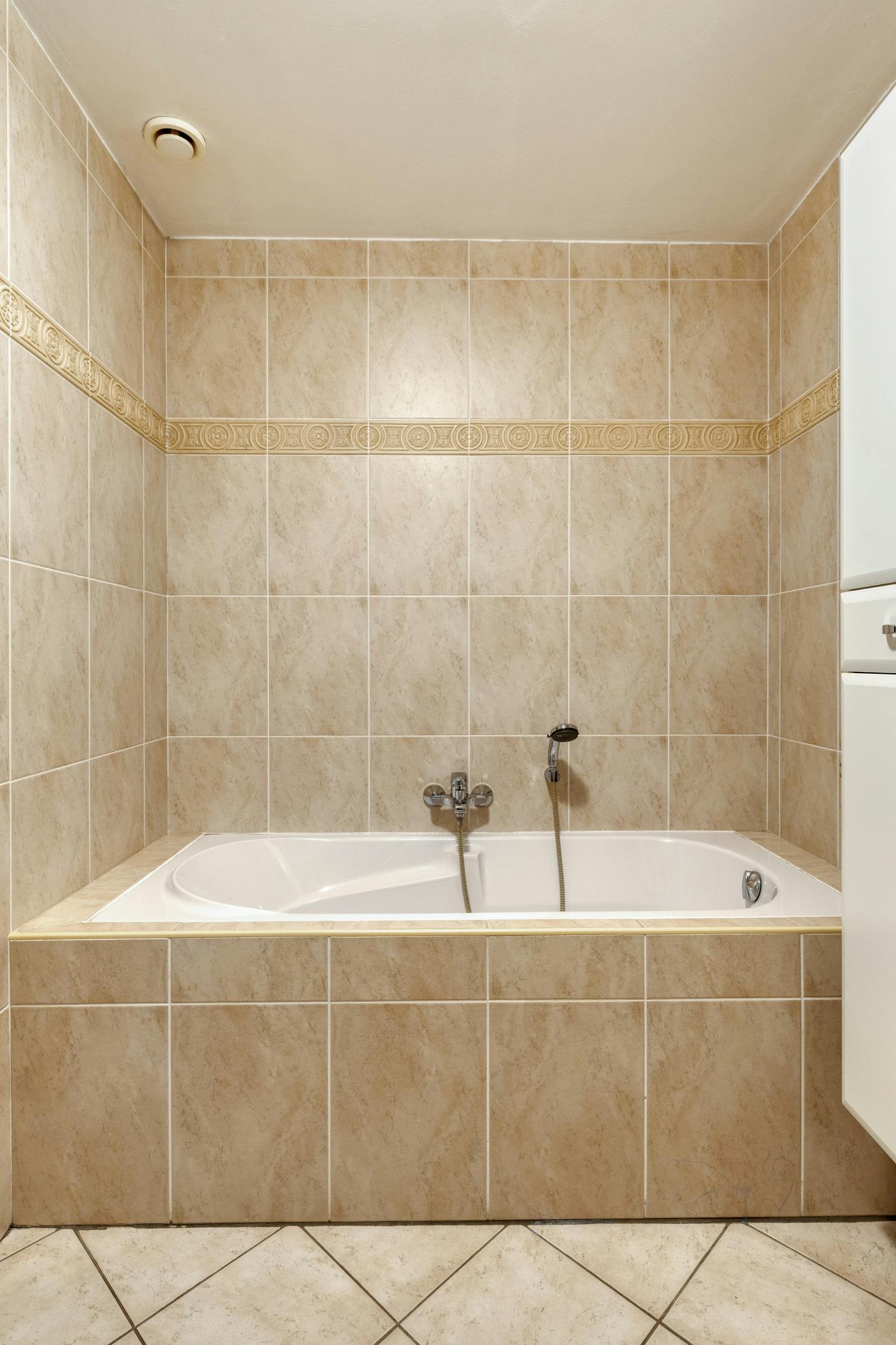 Gelijkvloers appartement met garagebox te koop in Meerle! foto 17