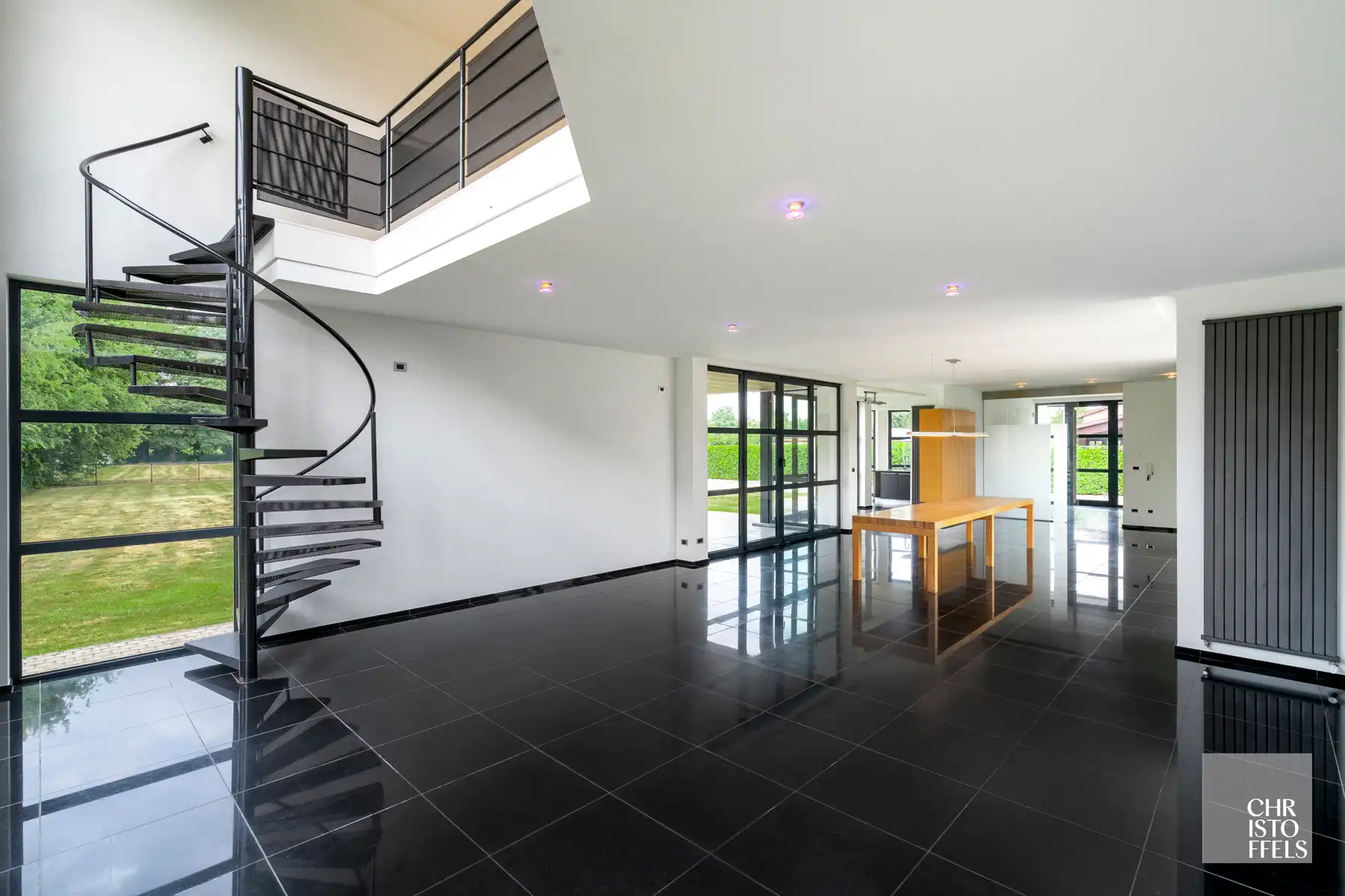 Tijdloze villa (405 m²) met zwembad, magazijn en weiland op 4.858 m²! foto 3