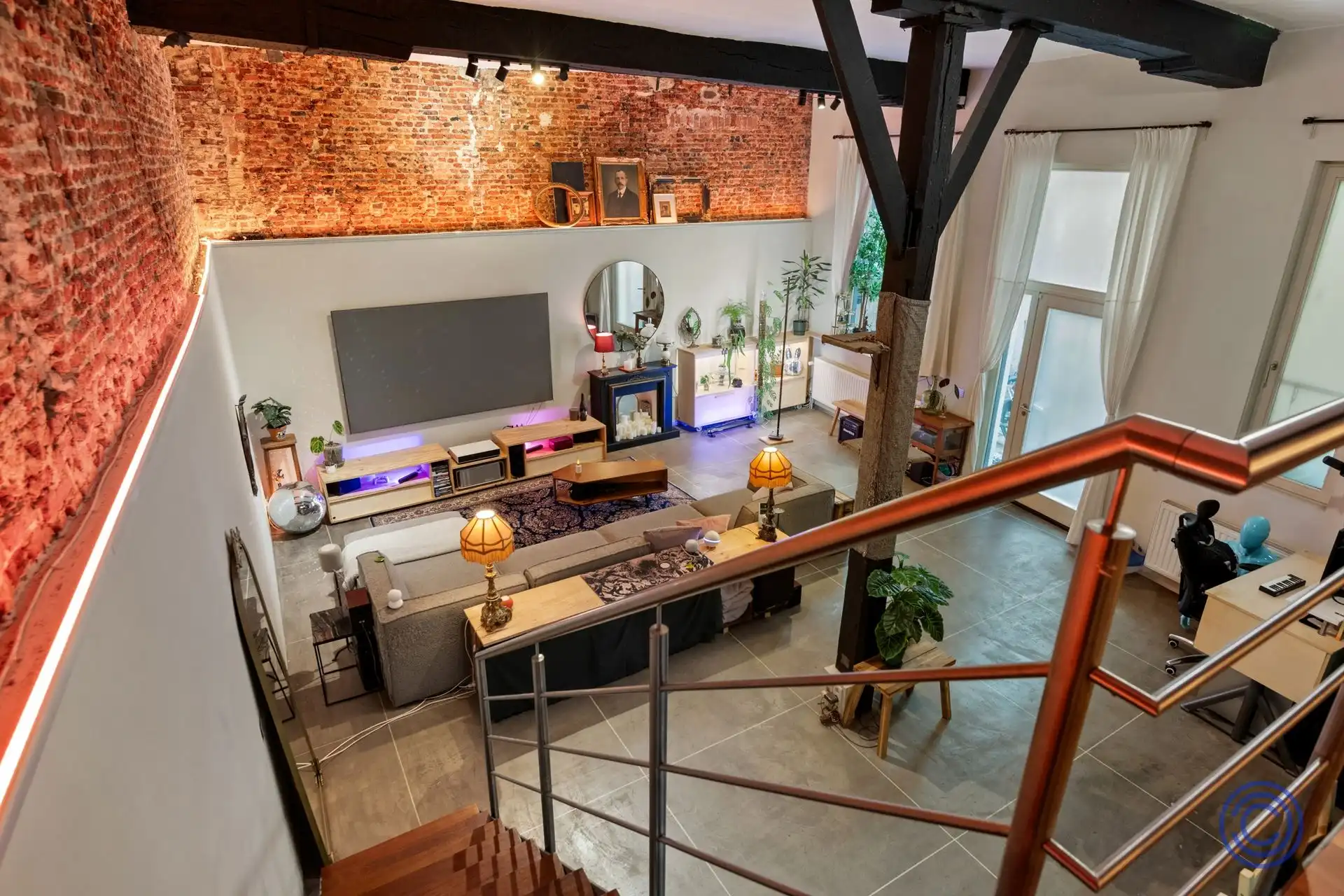 Loft in een prachtig middeleeuws pand met terrasje! foto 6