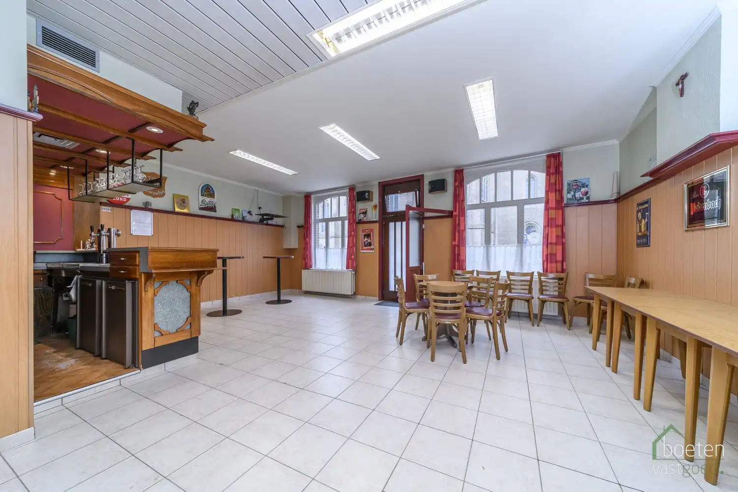 Reninge: eigendom met huidige handelsbestemming (café De Pollepel), eveneens geschikt voor woongebruik, op 444m² grondopp. foto 3