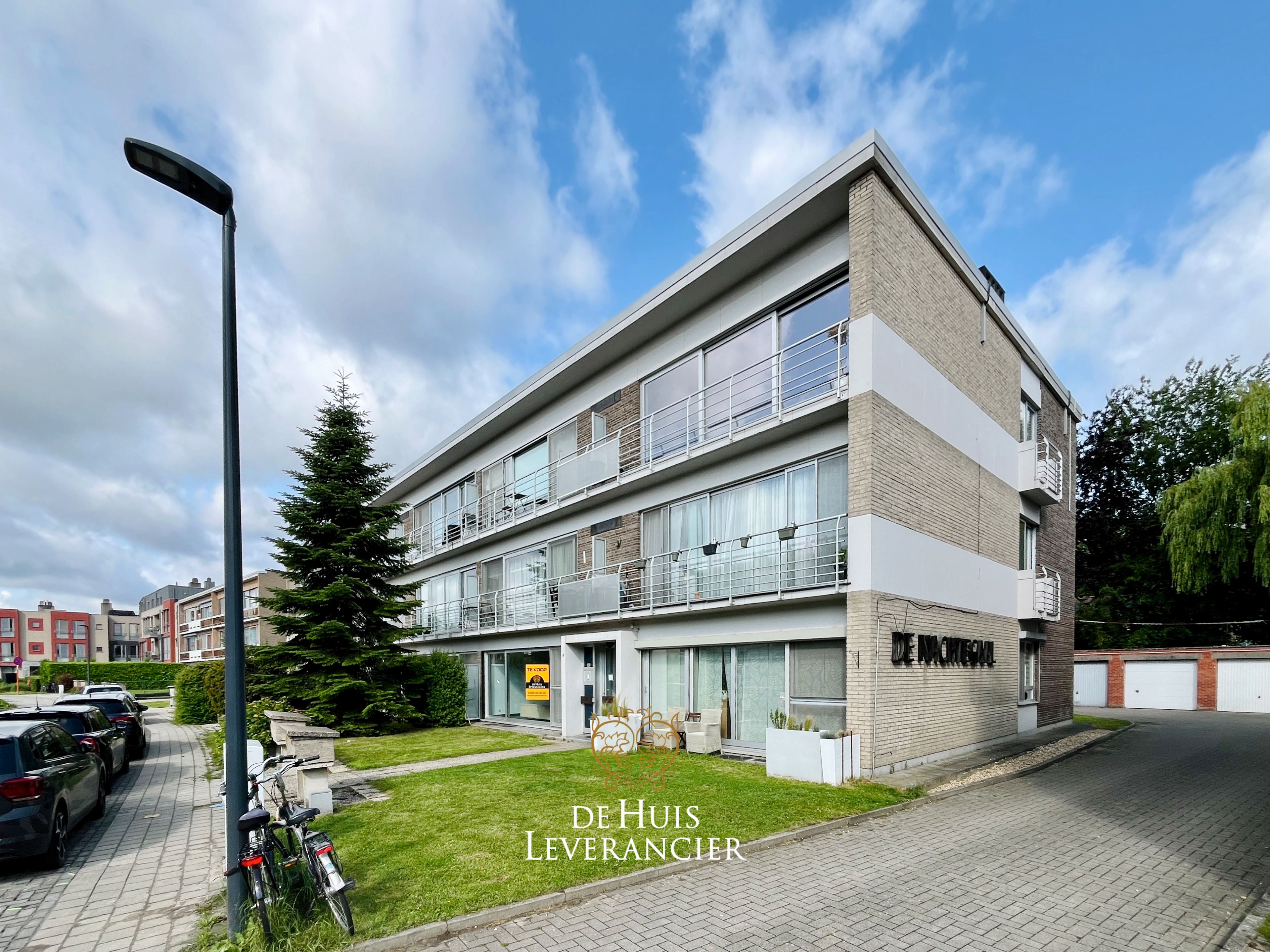 Instapklaar appartement met garage (optioneel) in Kontich-Centrrum foto {{pictureIndex}}